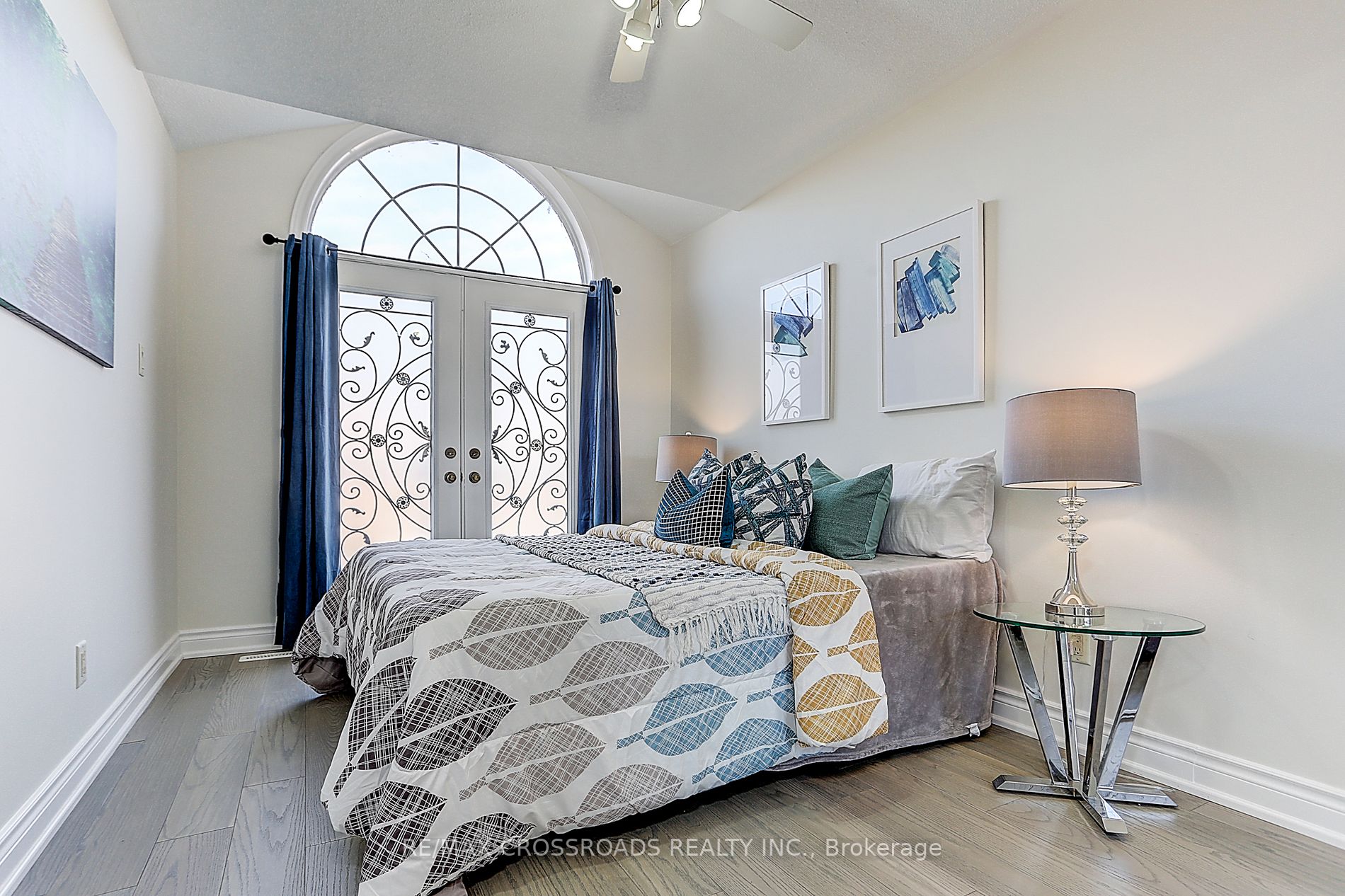271 Hollandview Tr
