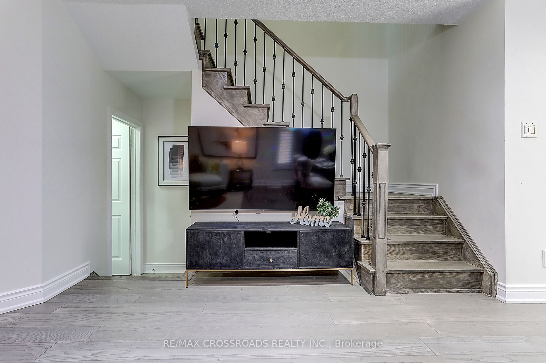 271 Hollandview Tr