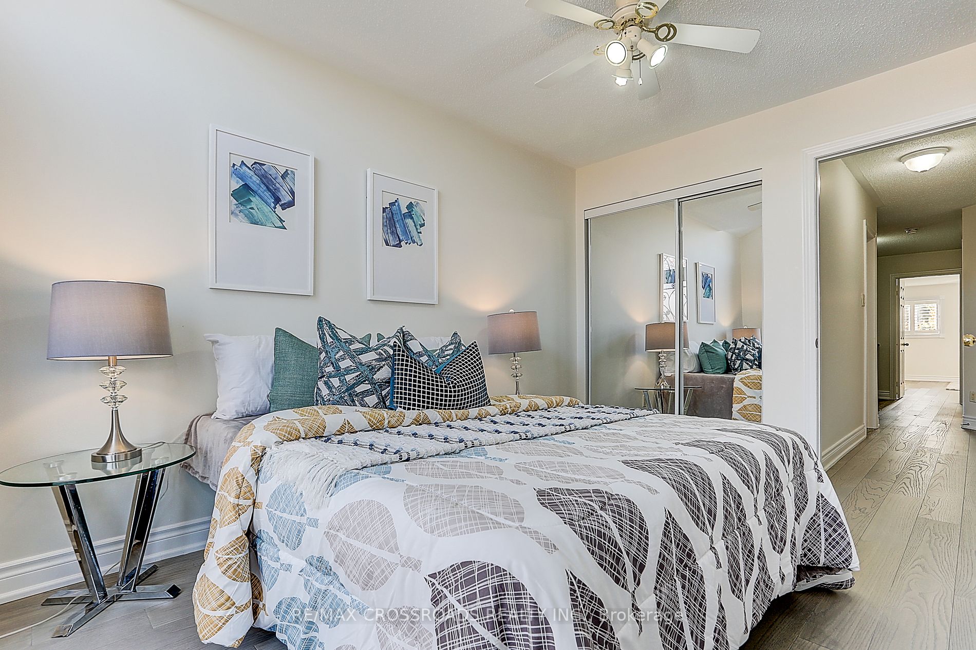 271 Hollandview Tr