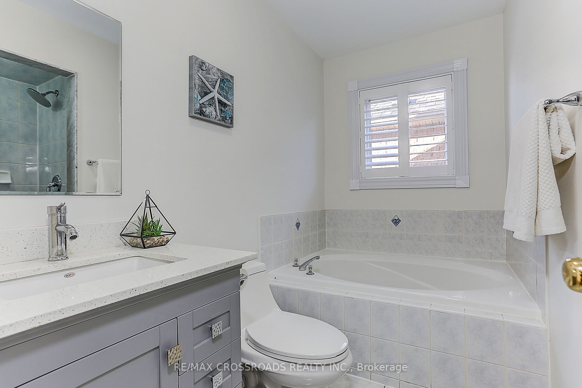 271 Hollandview Tr