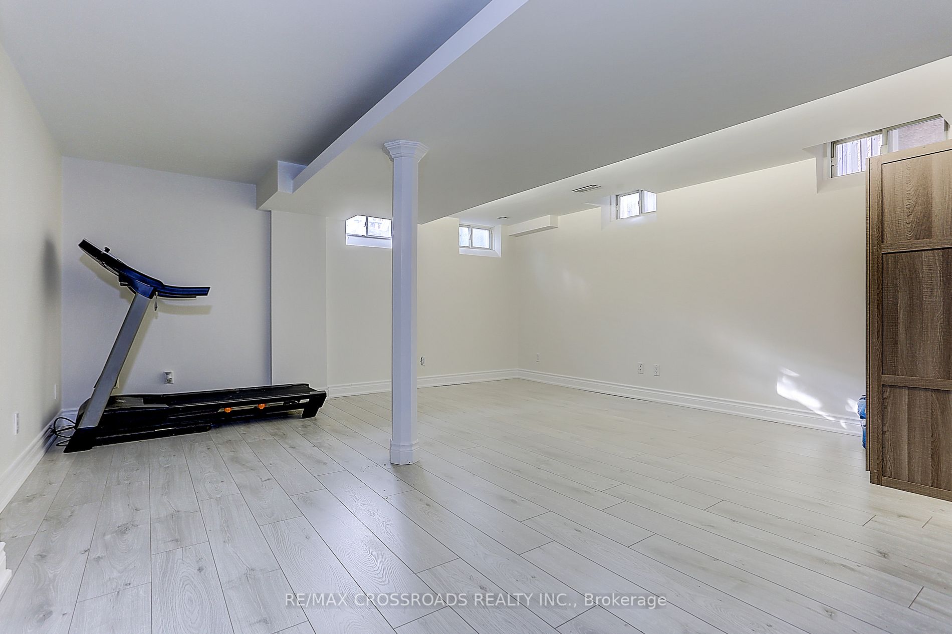 271 Hollandview Tr