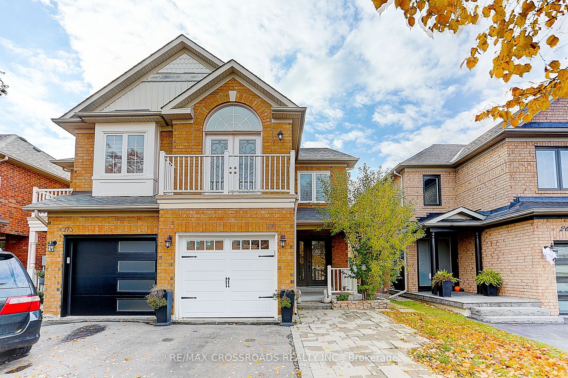 271 Hollandview Tr