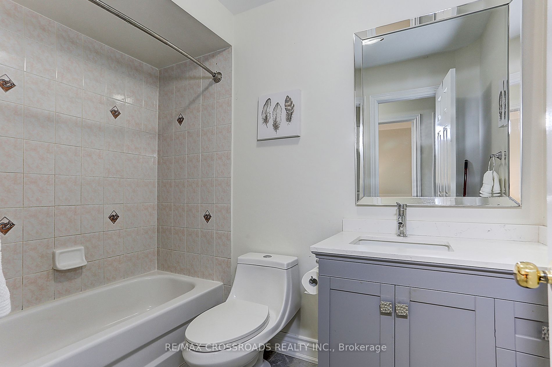 271 Hollandview Tr