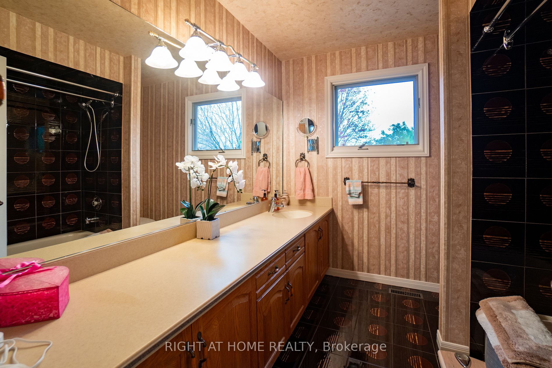 59 Sanderson Cres