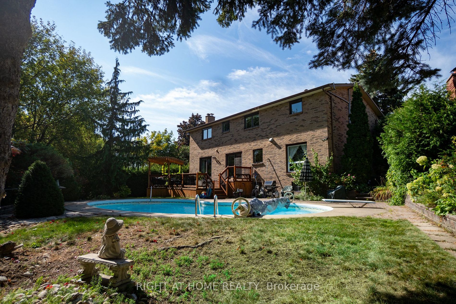 59 Sanderson Cres