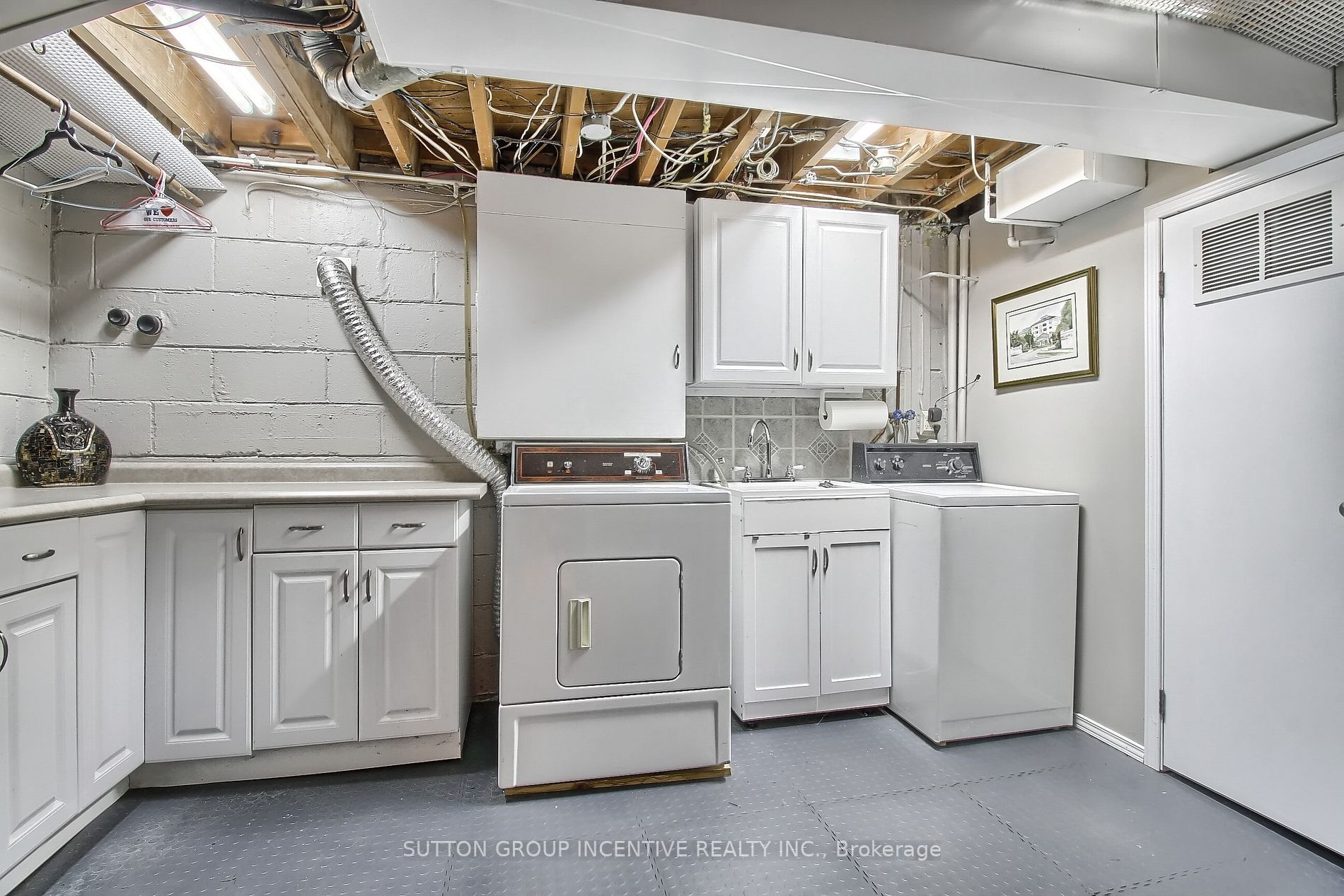 142 Avenue Rd
