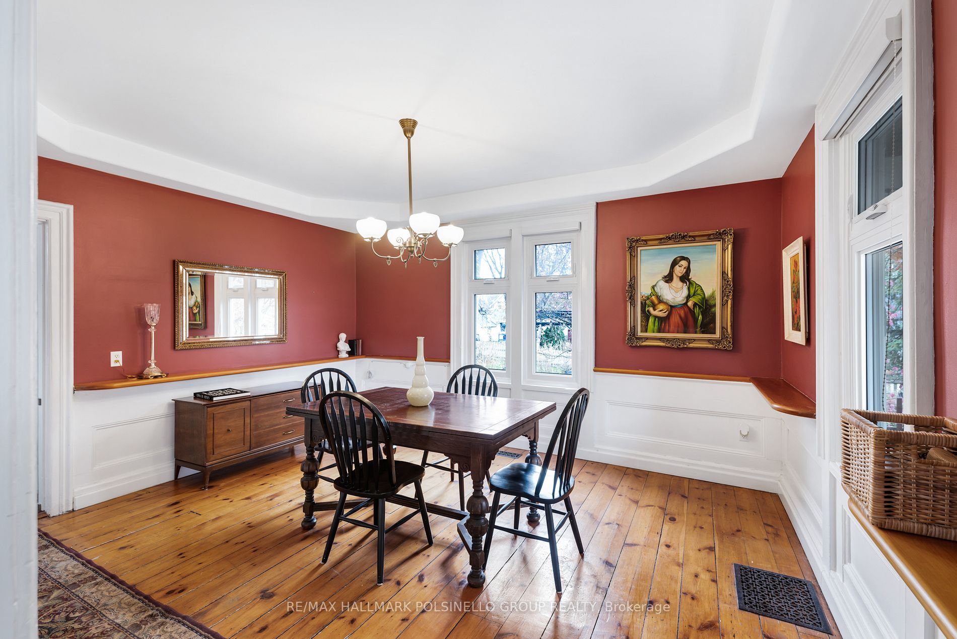 399 Amelia St