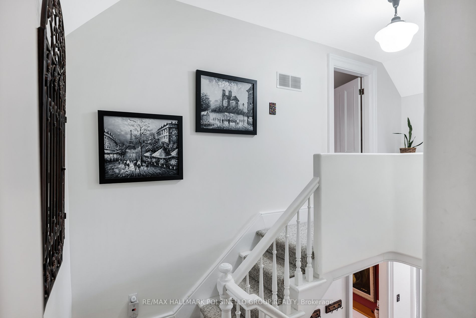 399 Amelia St