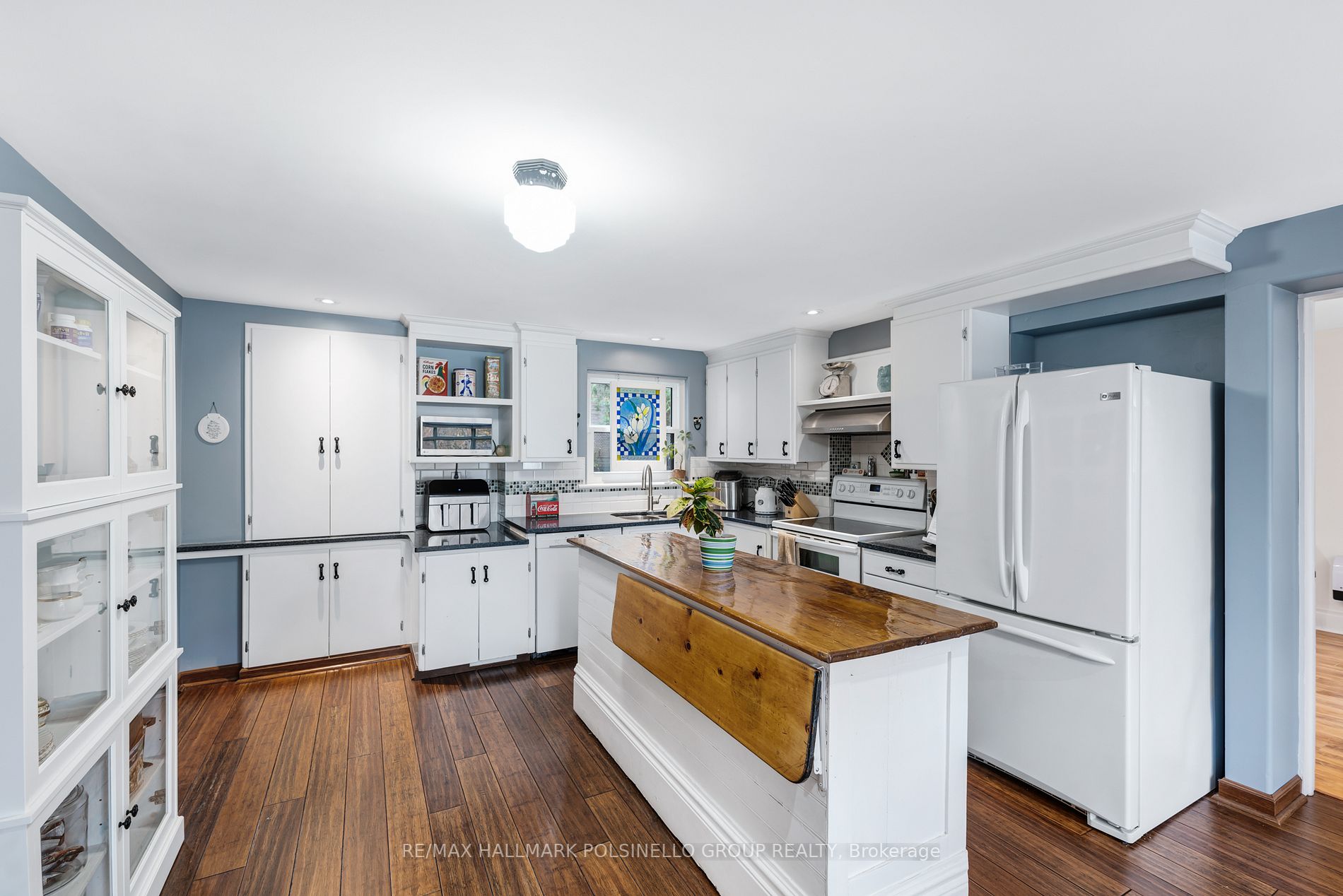399 Amelia St