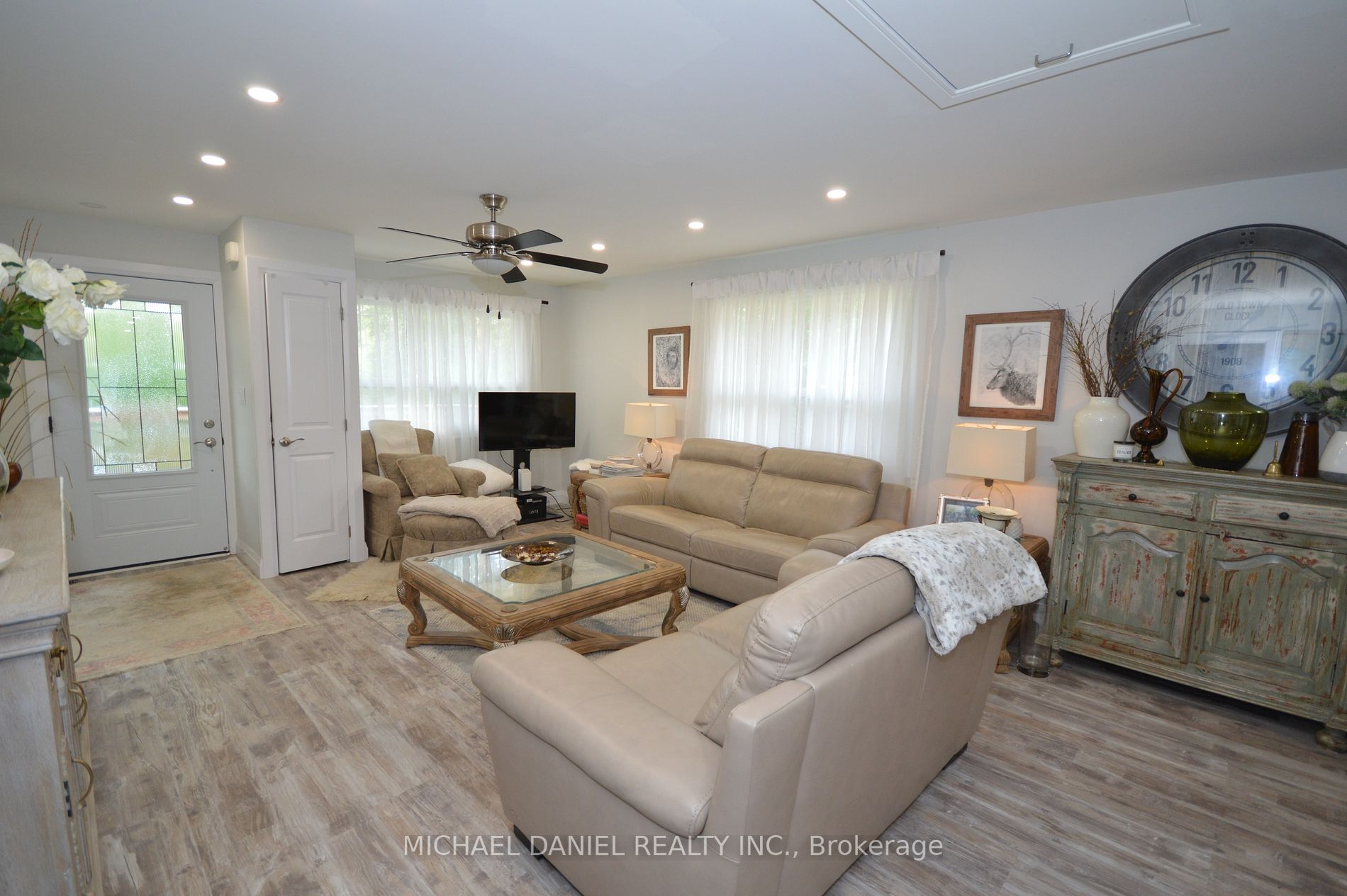 882 Kennedy Rd