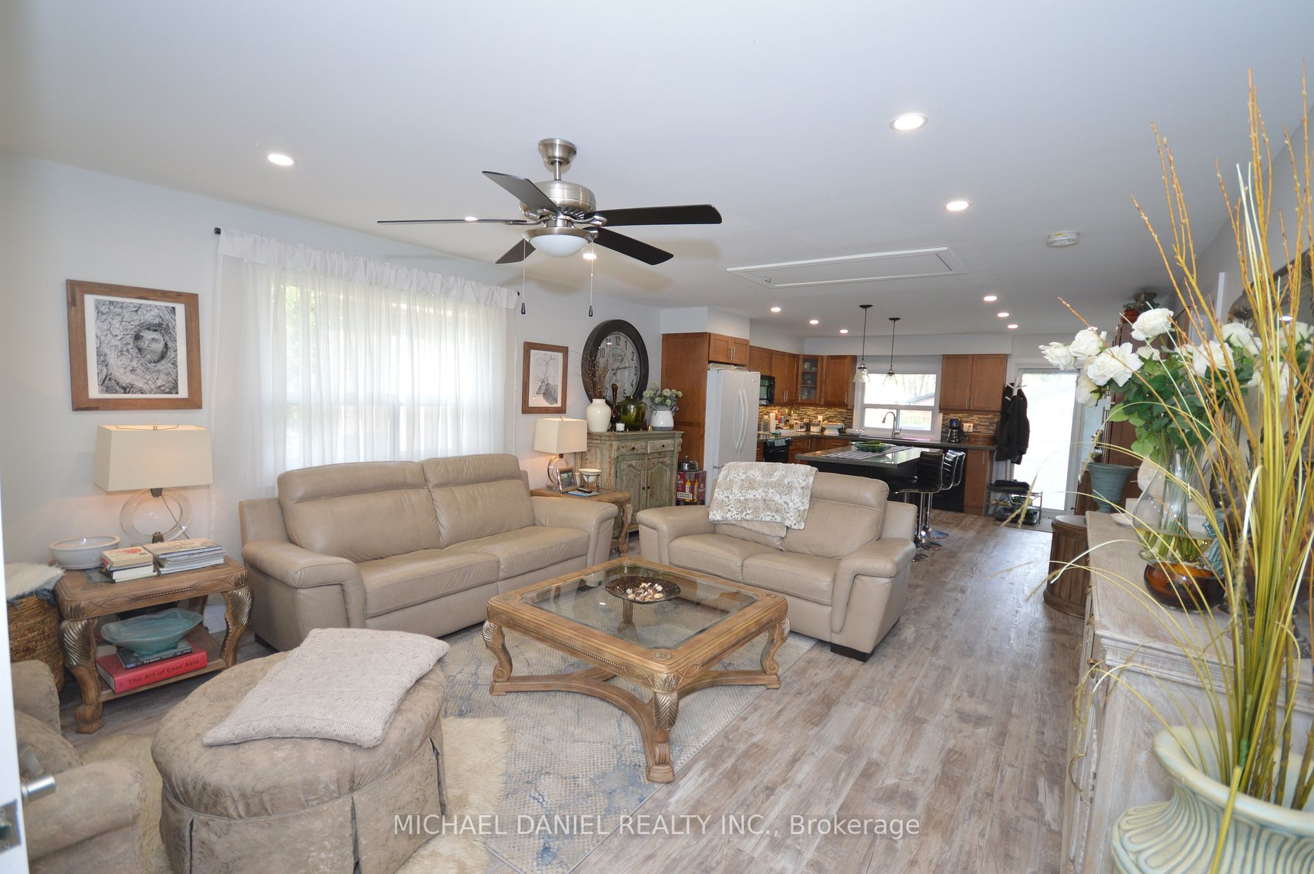 882 Kennedy Rd
