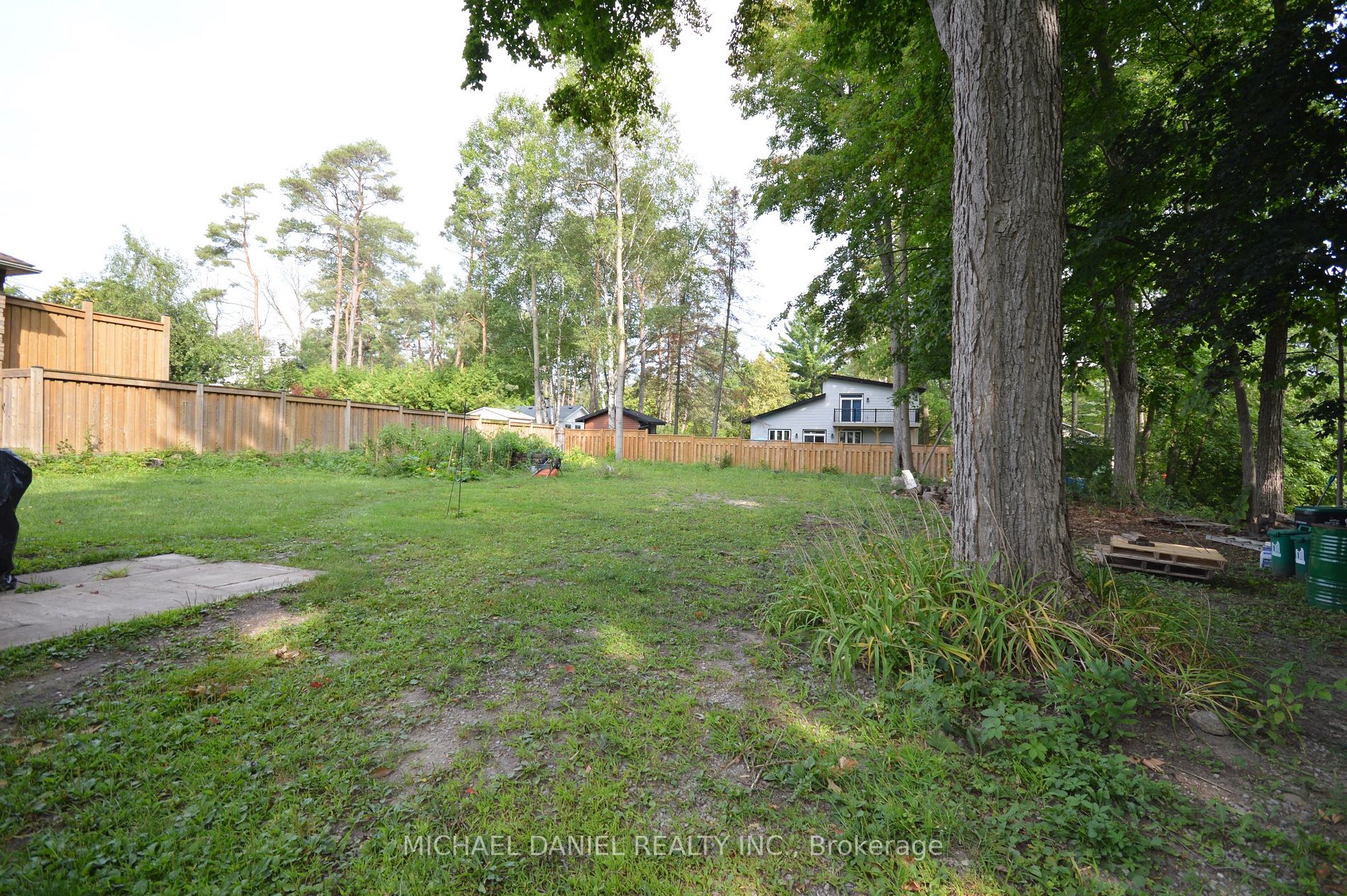 882 Kennedy Rd