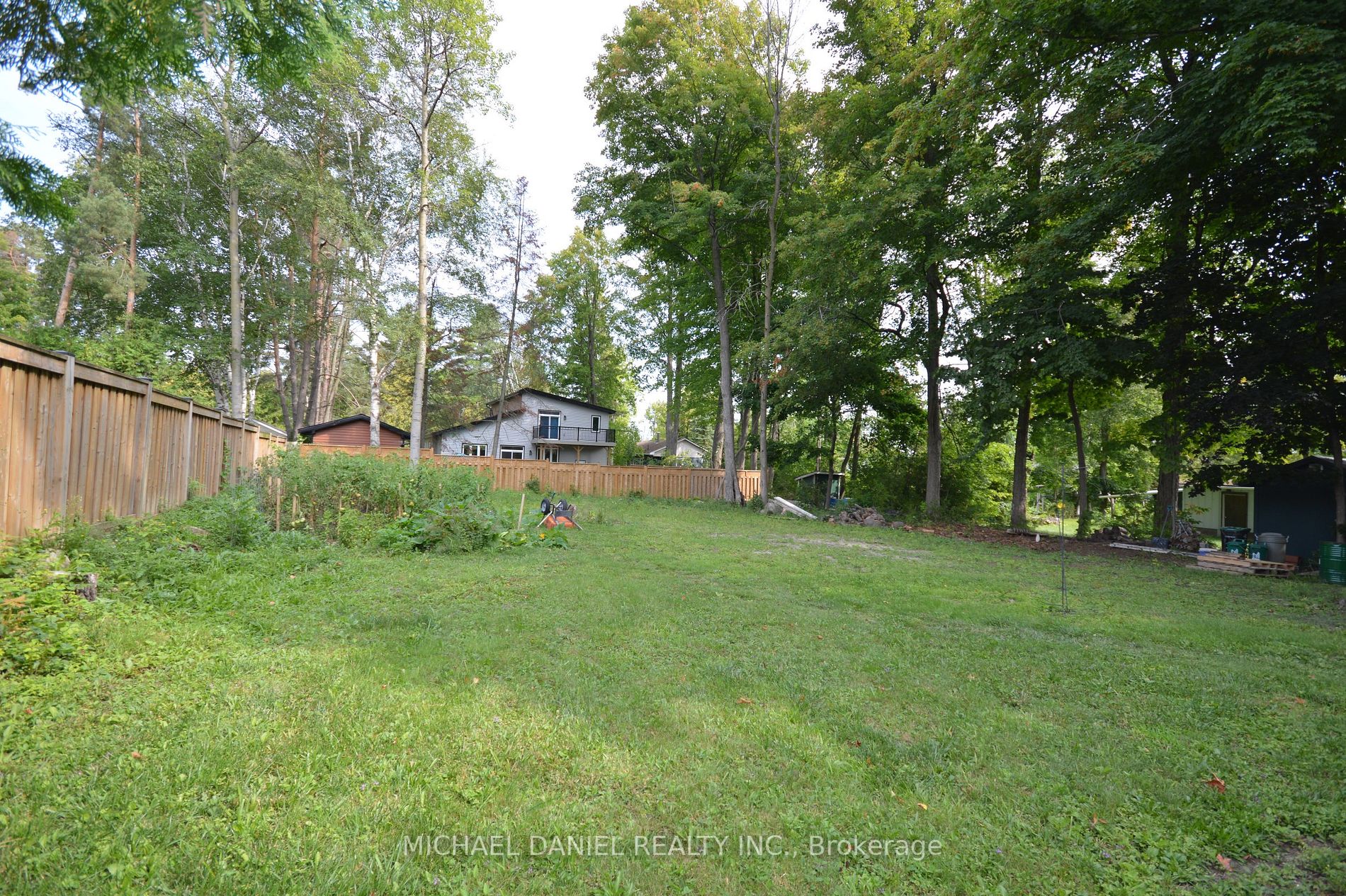882 Kennedy Rd