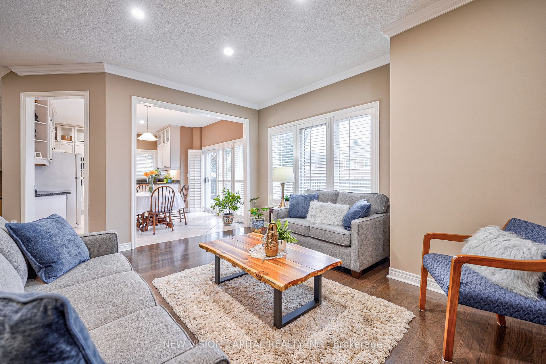 11 Farnham Dr