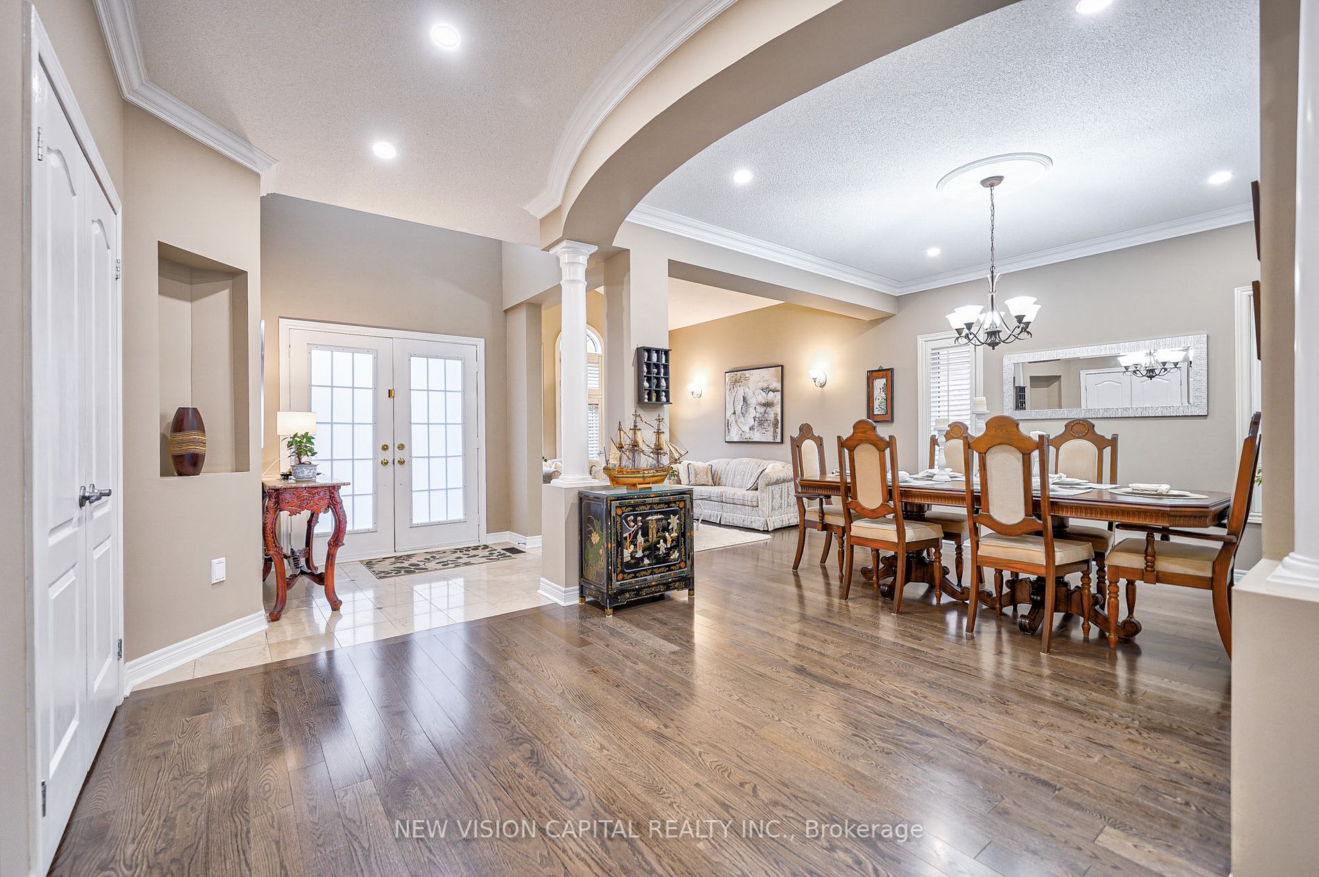 11 Farnham Dr