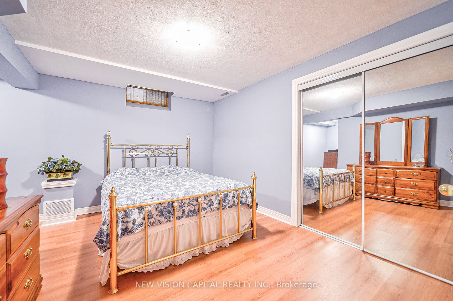 11 Farnham Dr