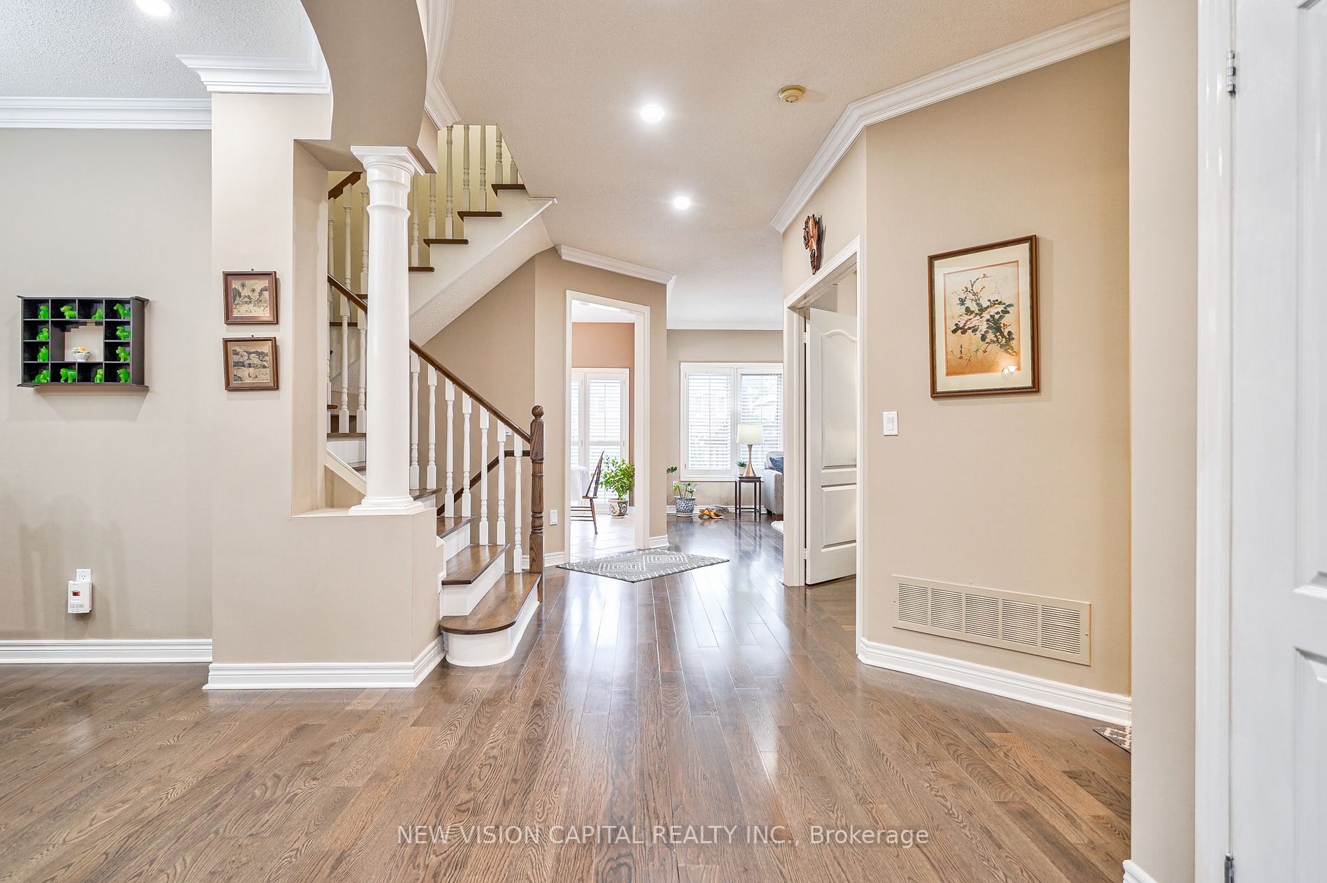 11 Farnham Dr