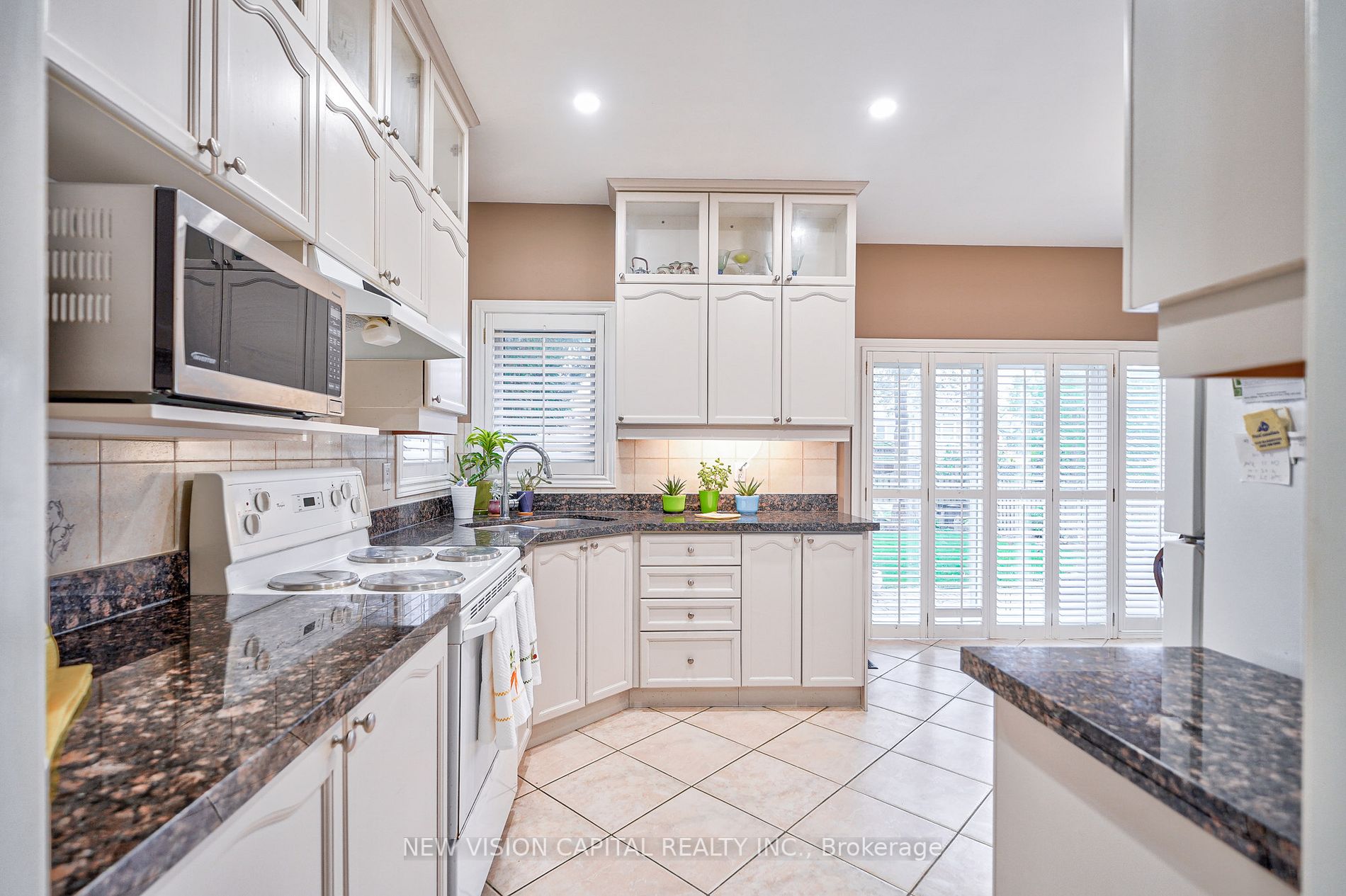 11 Farnham Dr