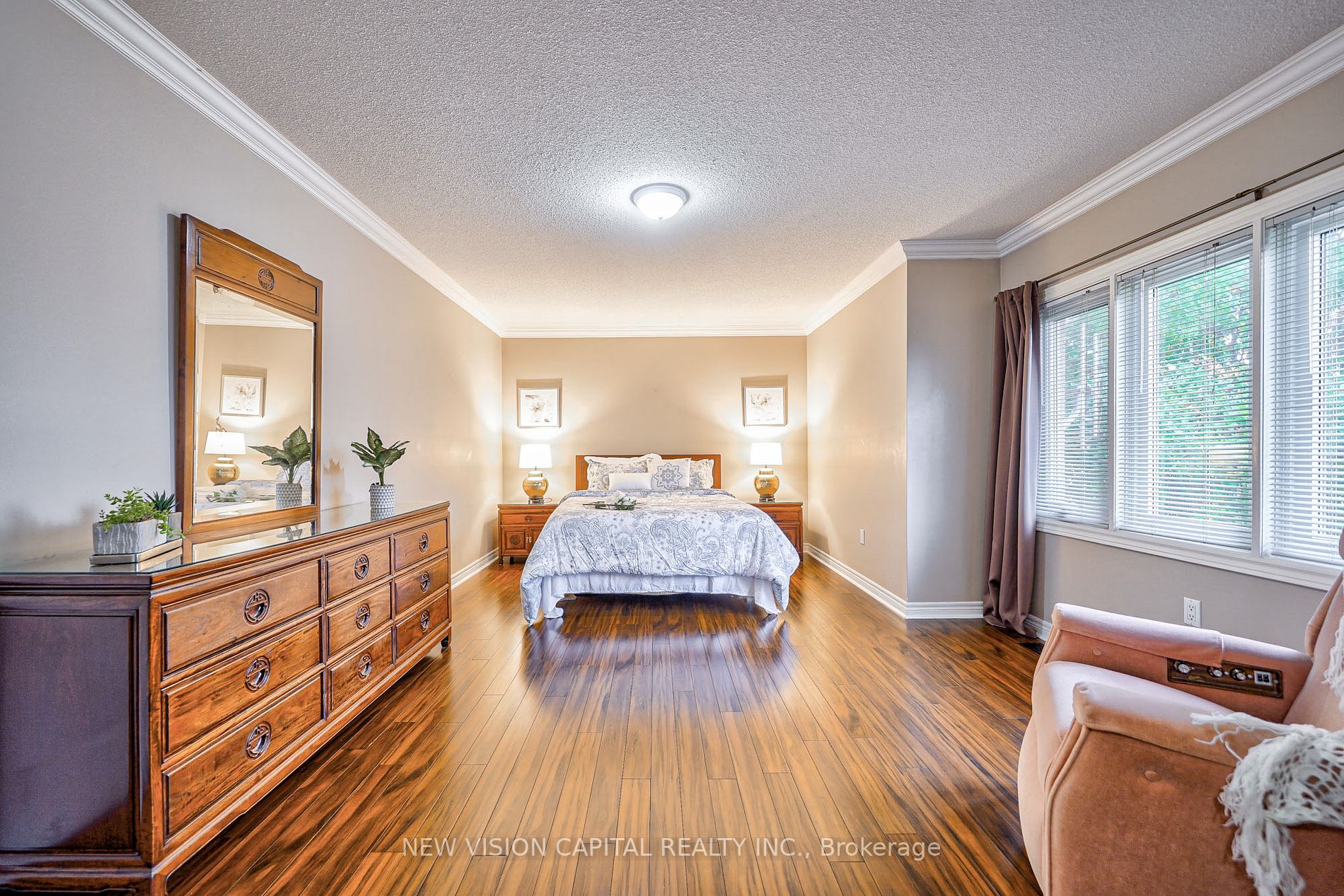 11 Farnham Dr