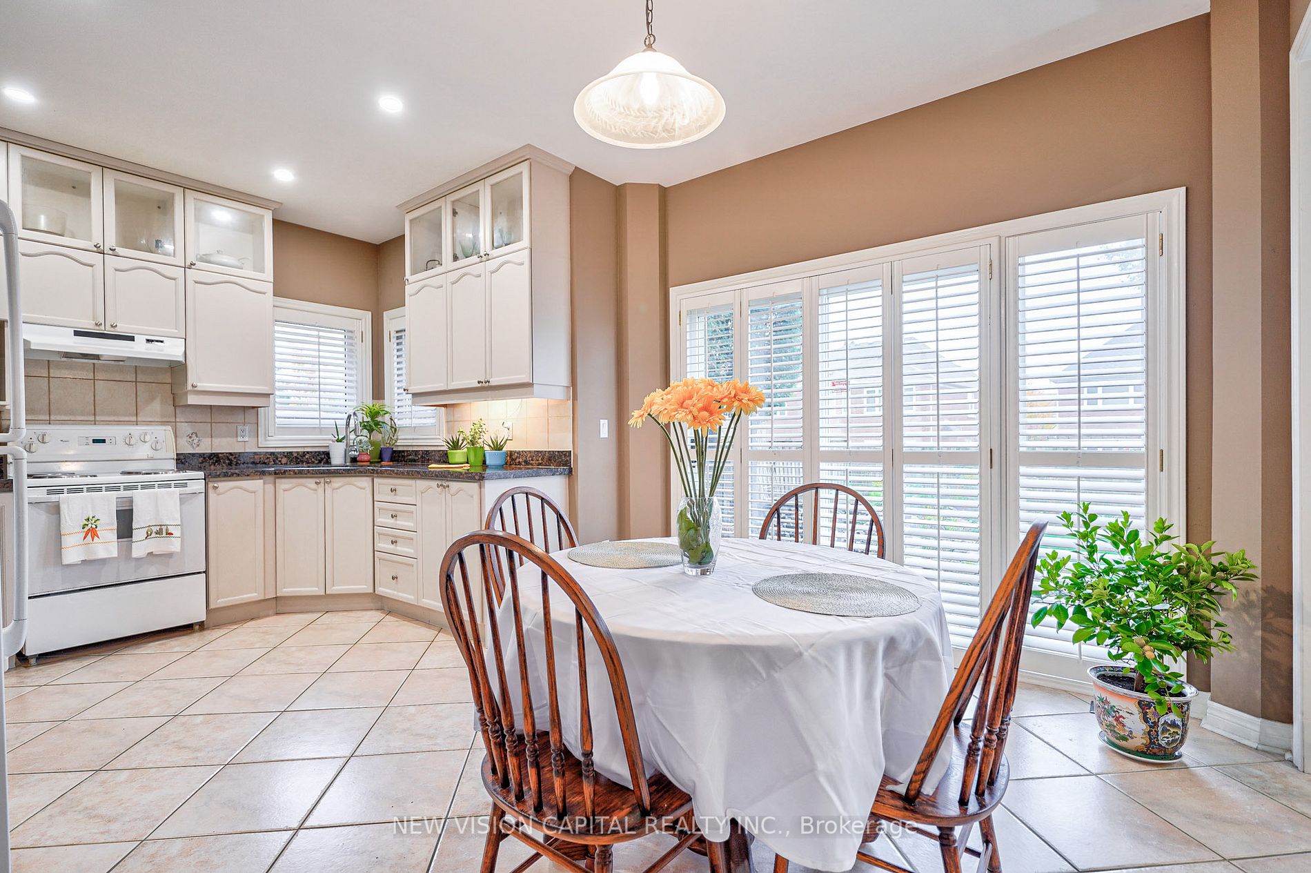 11 Farnham Dr