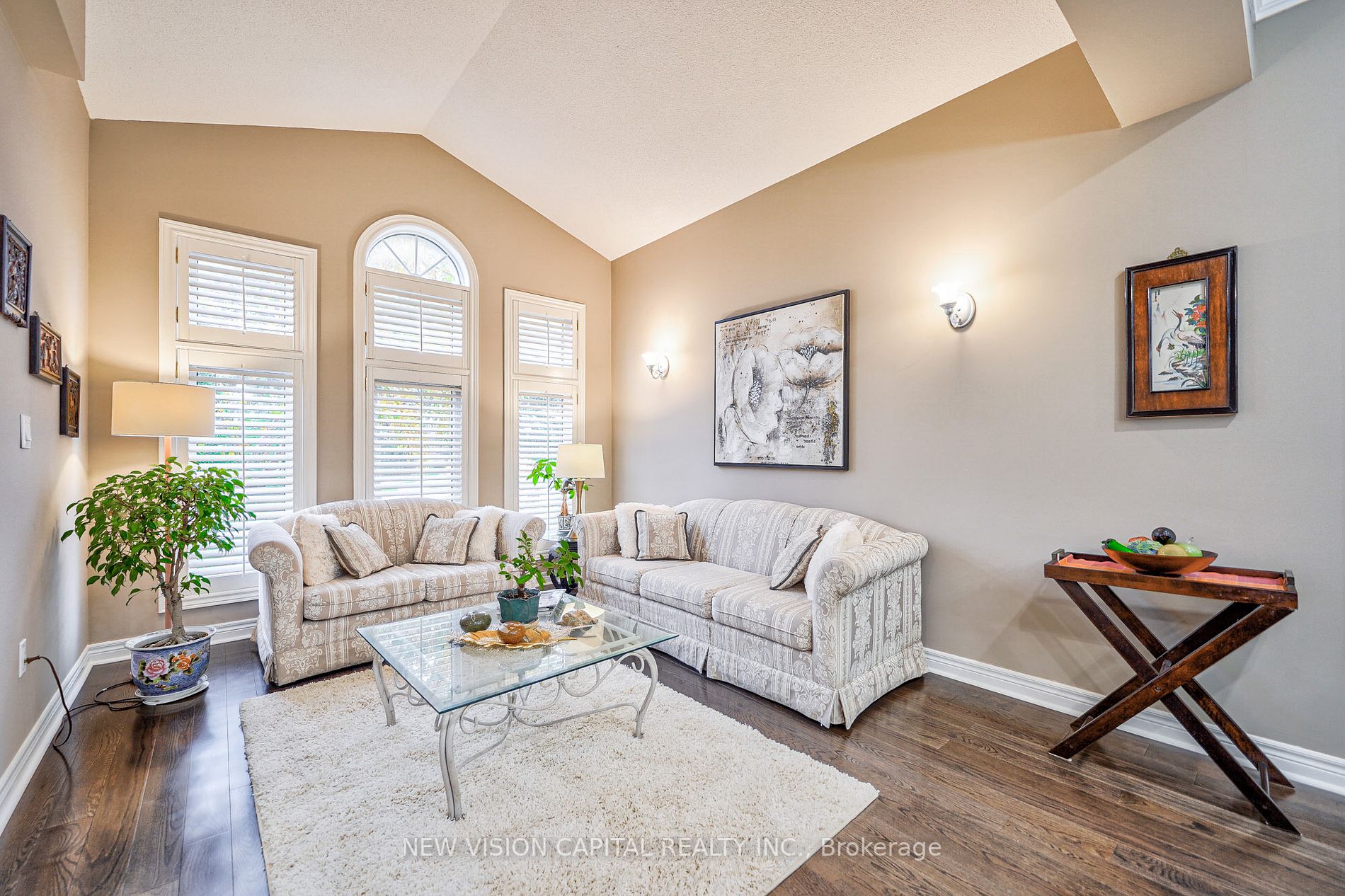 11 Farnham Dr