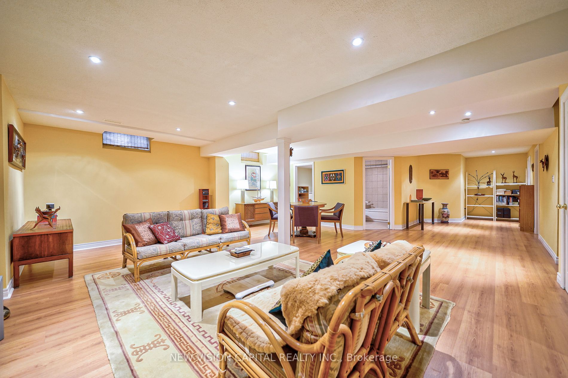 11 Farnham Dr