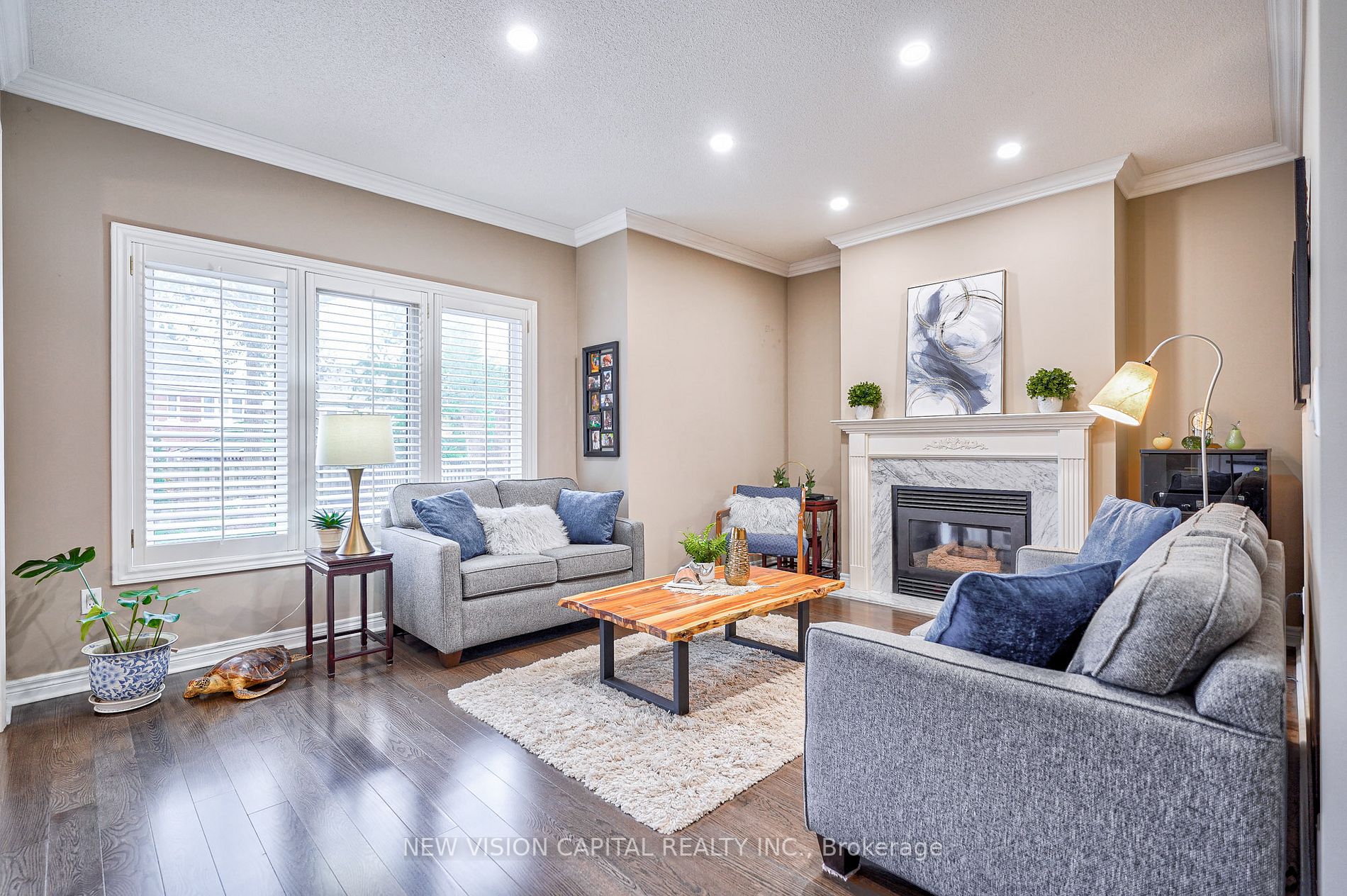 11 Farnham Dr