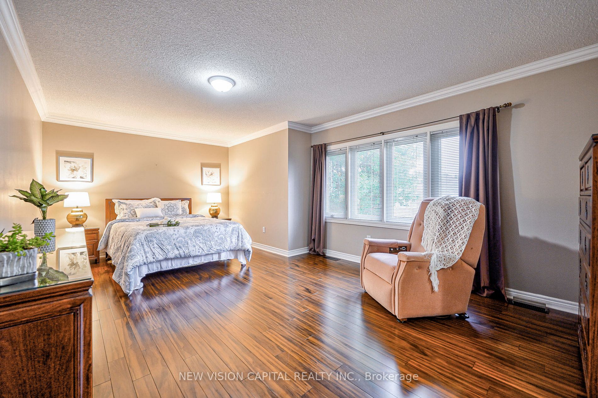 11 Farnham Dr