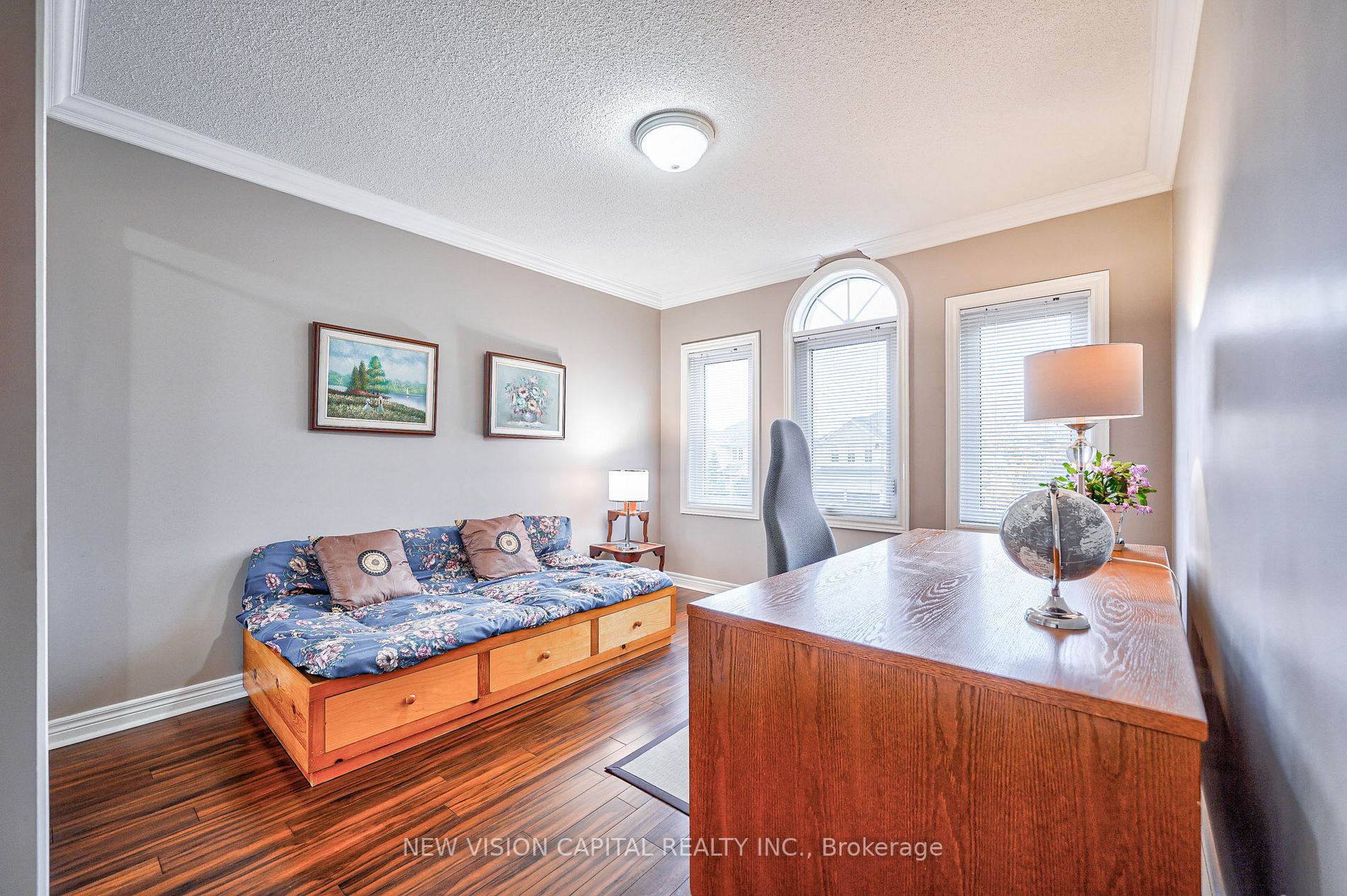 11 Farnham Dr