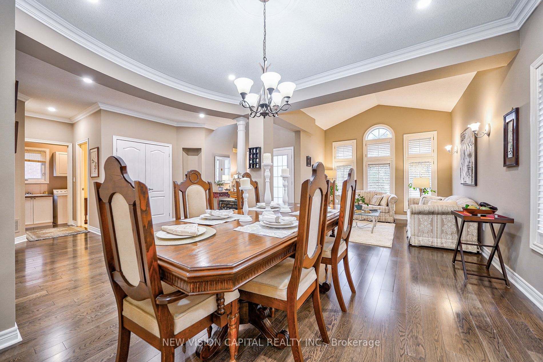 11 Farnham Dr