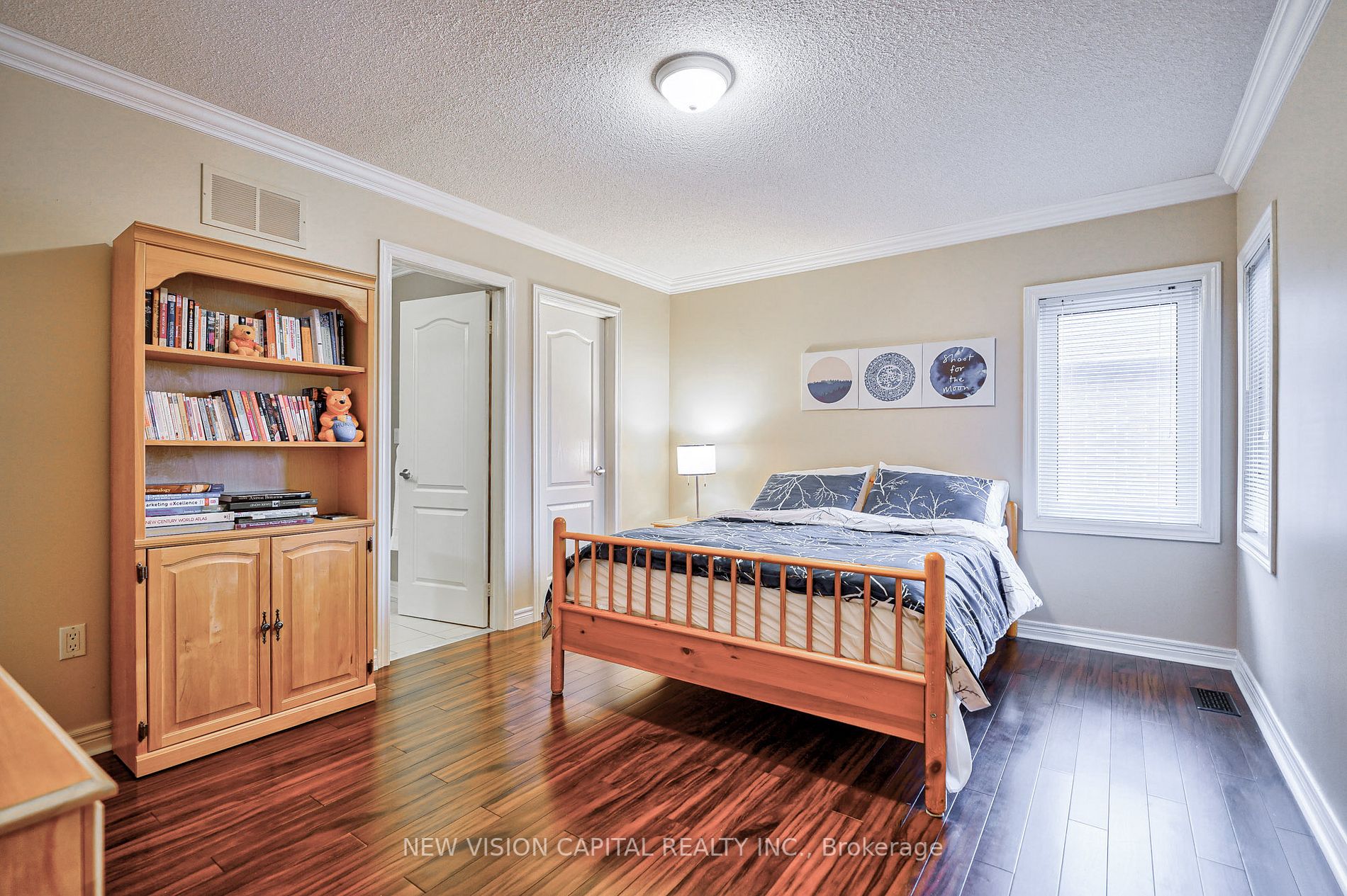 11 Farnham Dr