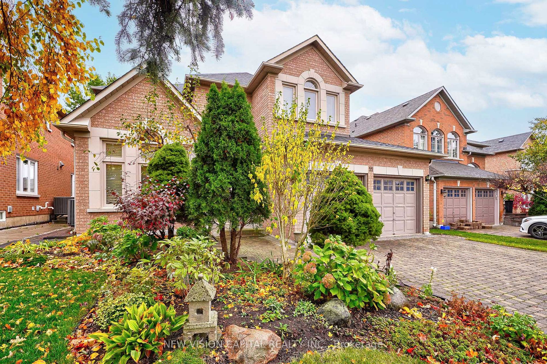 11 Farnham Dr