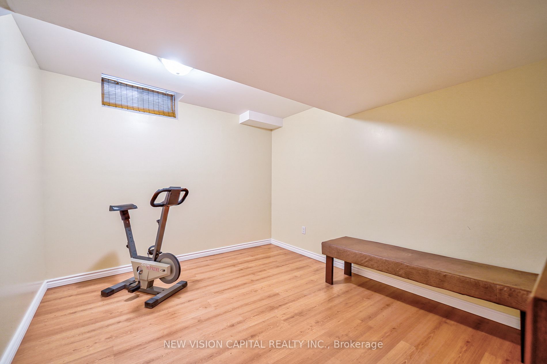 11 Farnham Dr