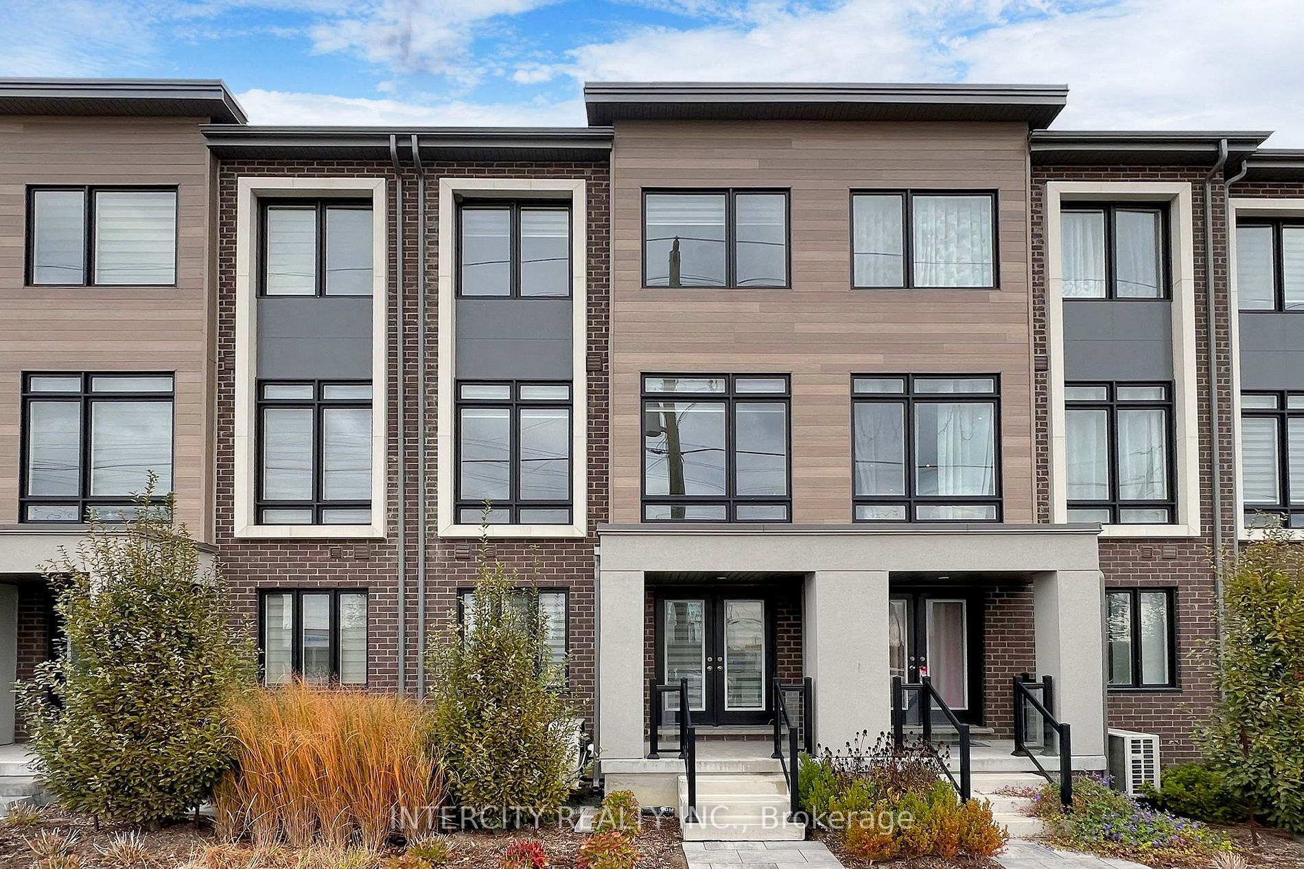 198 Moneypenny Pl