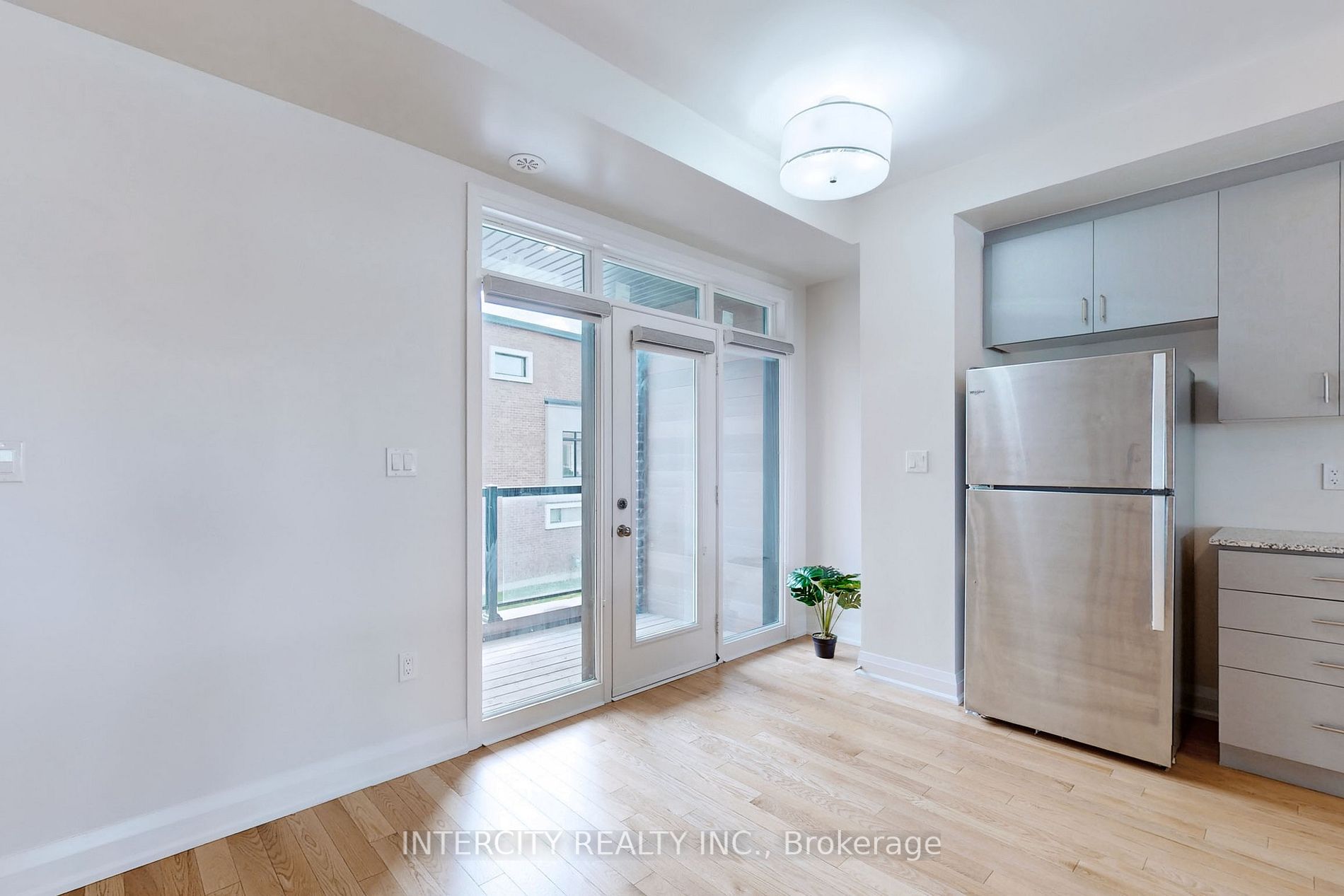 198 Moneypenny Pl