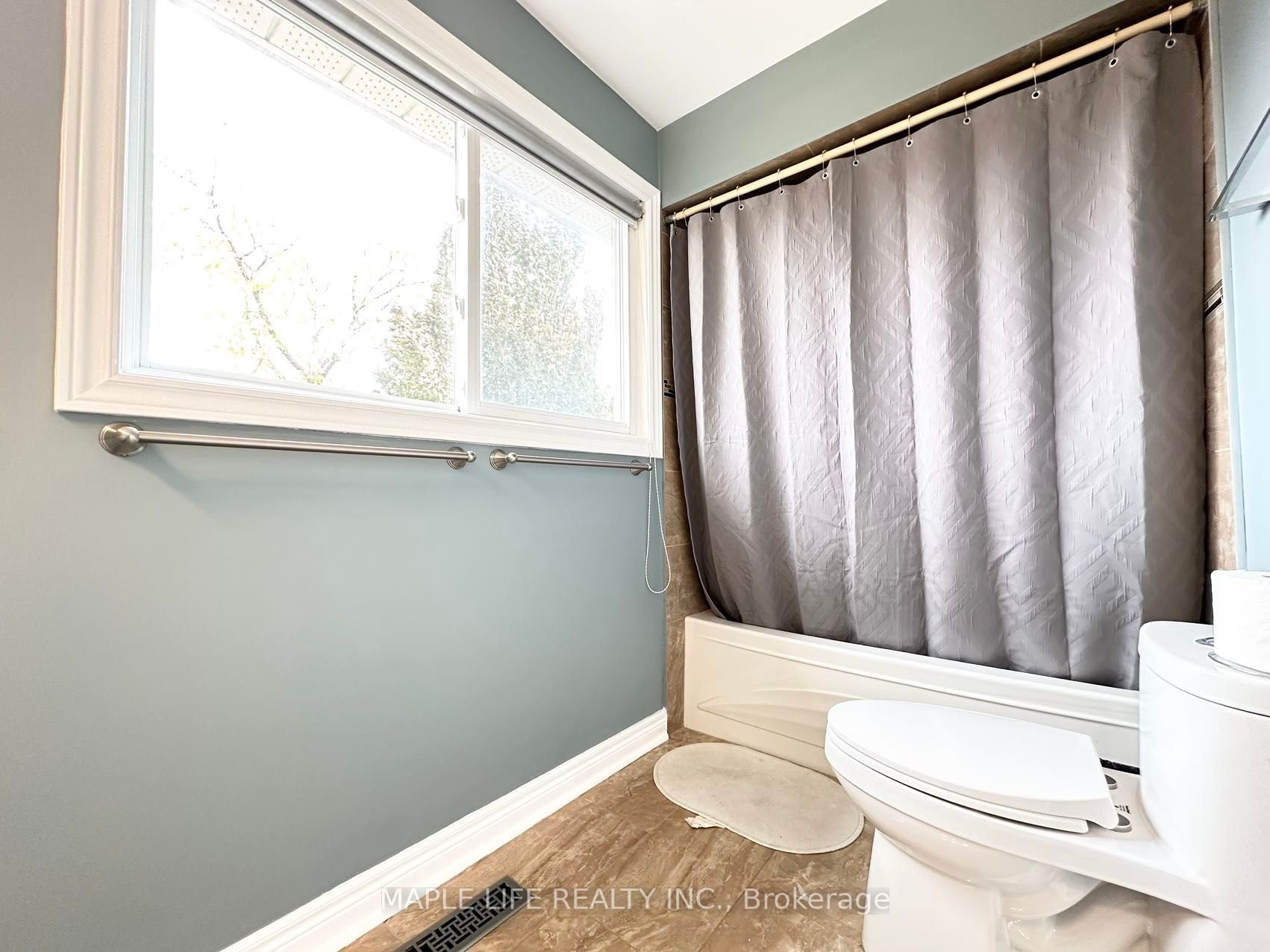 65 Swanage Dr