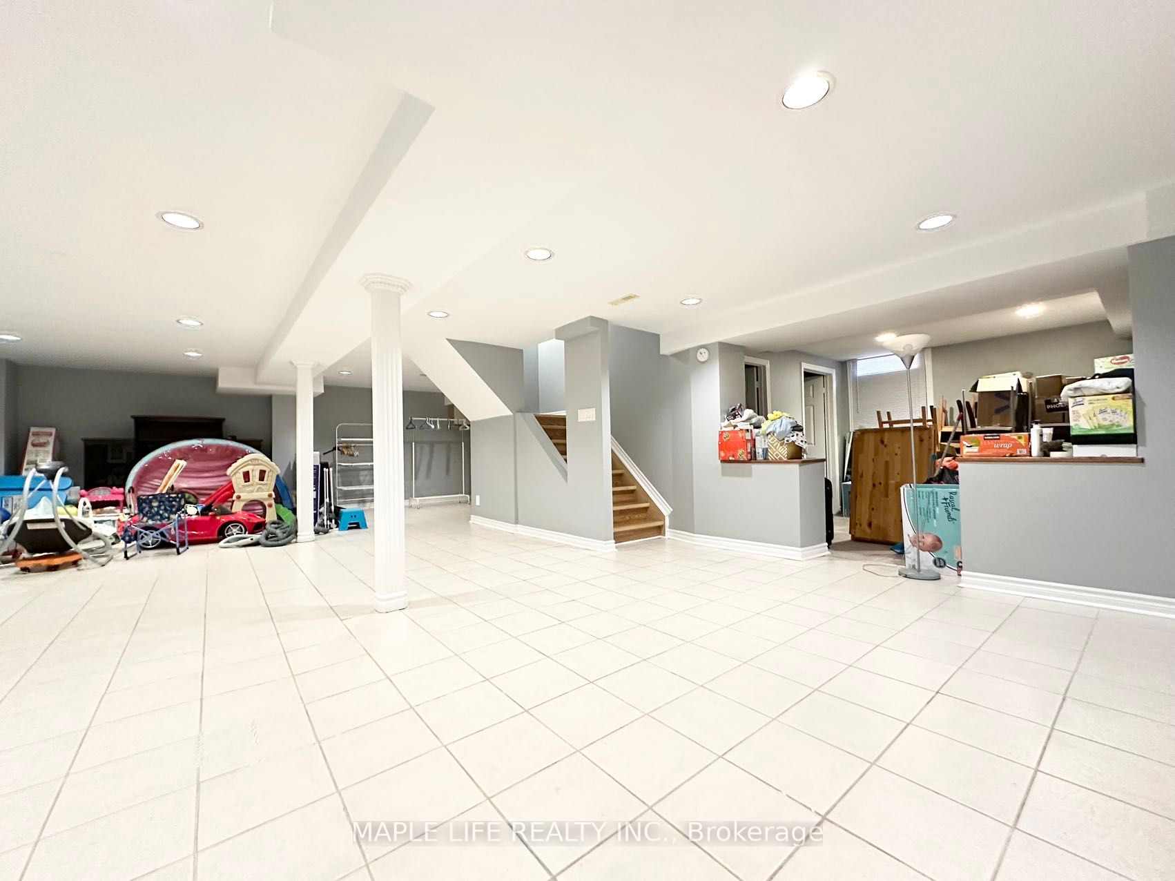 65 Swanage Dr