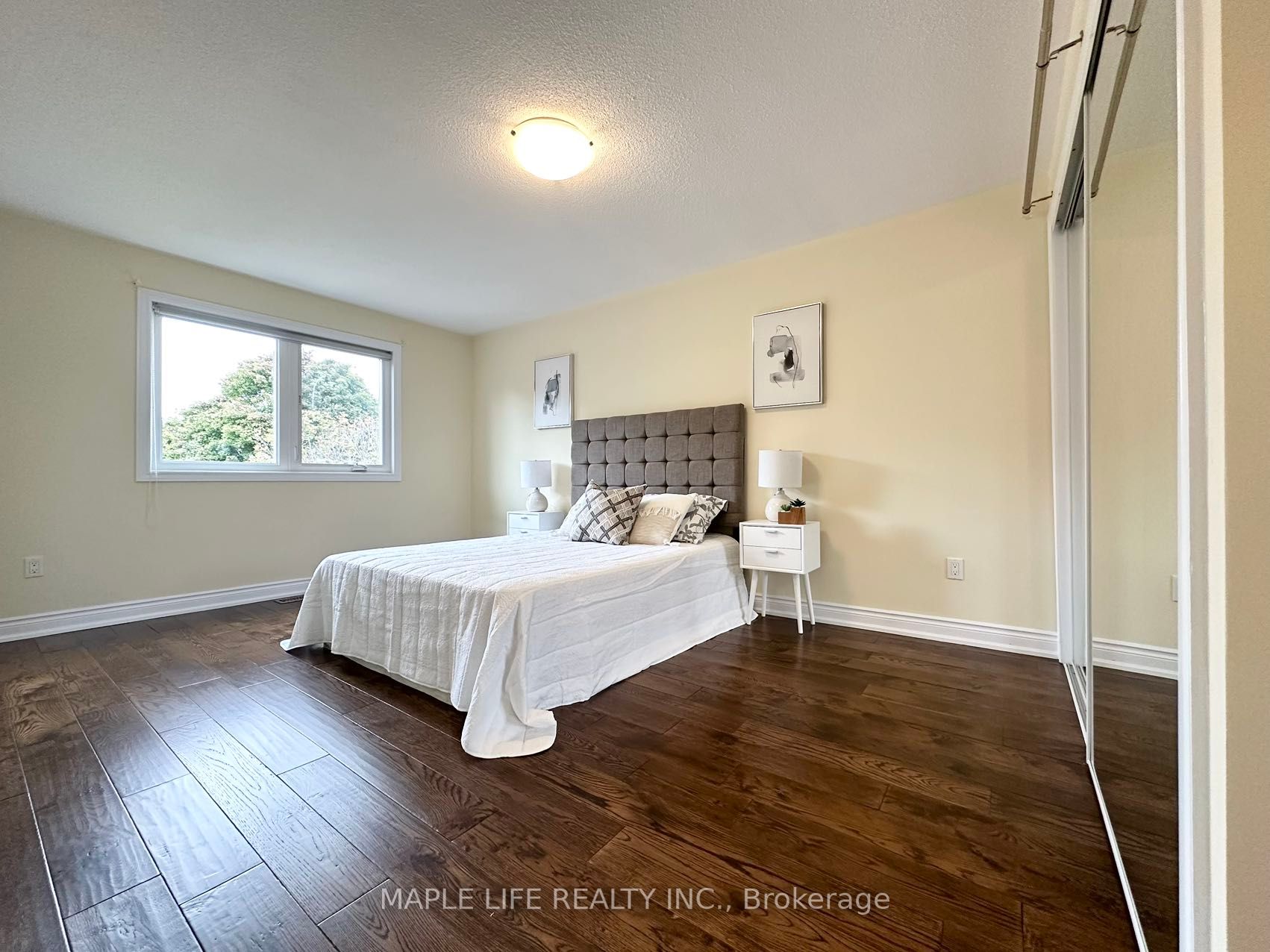 65 Swanage Dr