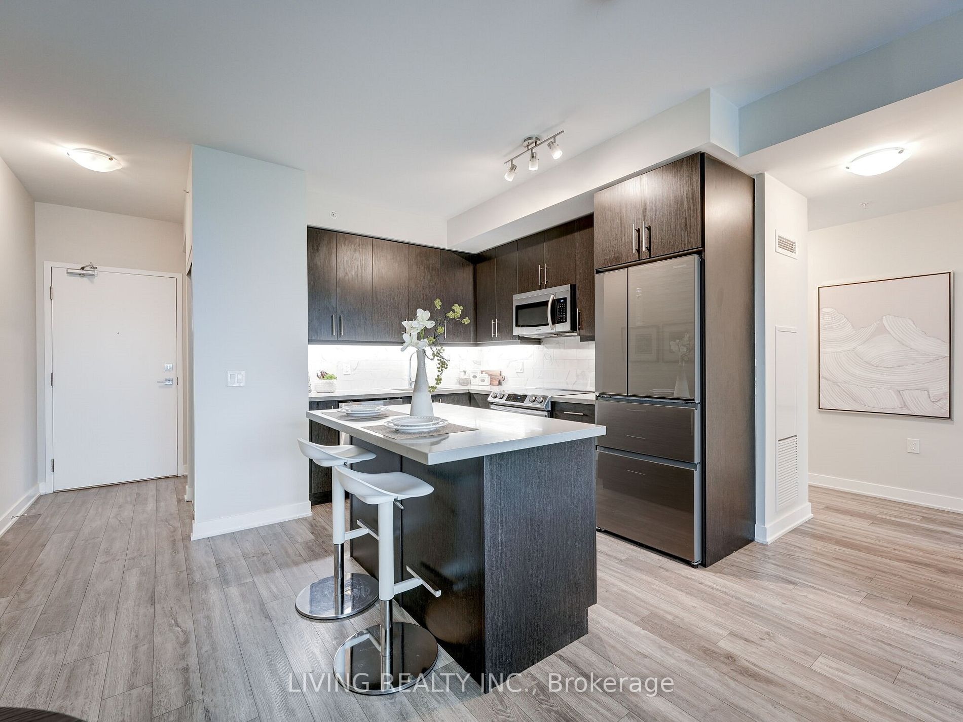 75 Oneida Cres, #804