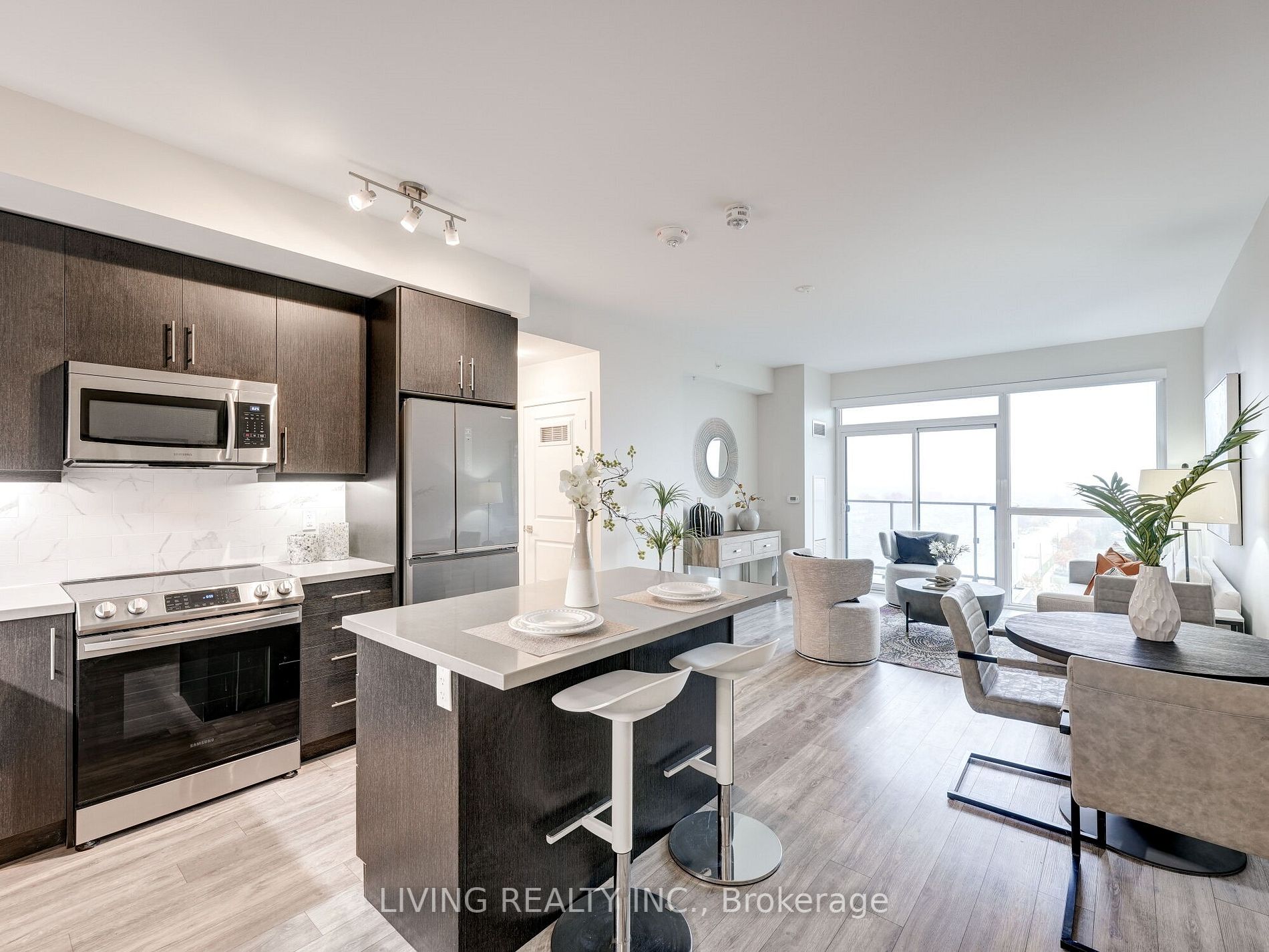 75 Oneida Cres, #804