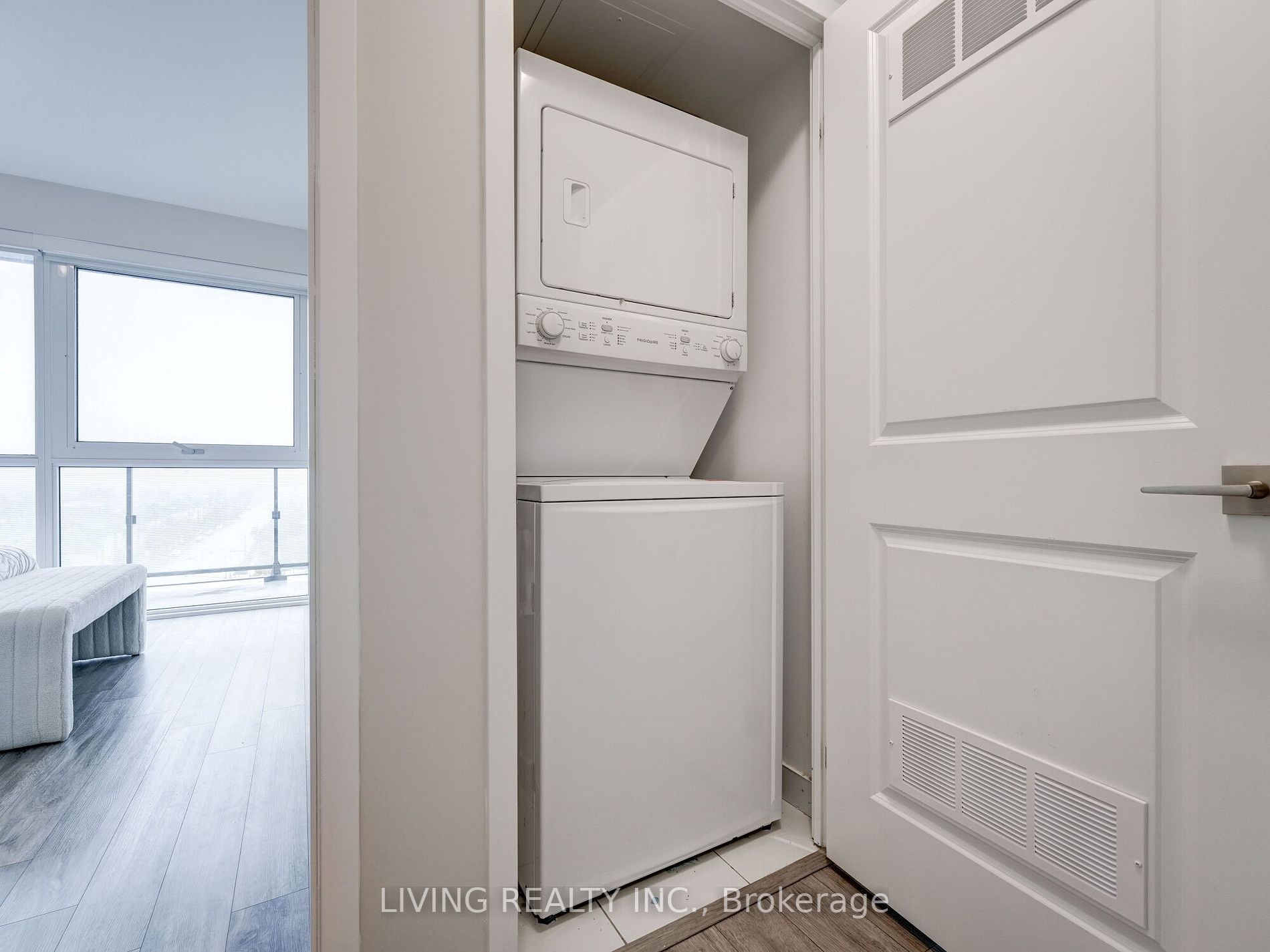 75 Oneida Cres, #804