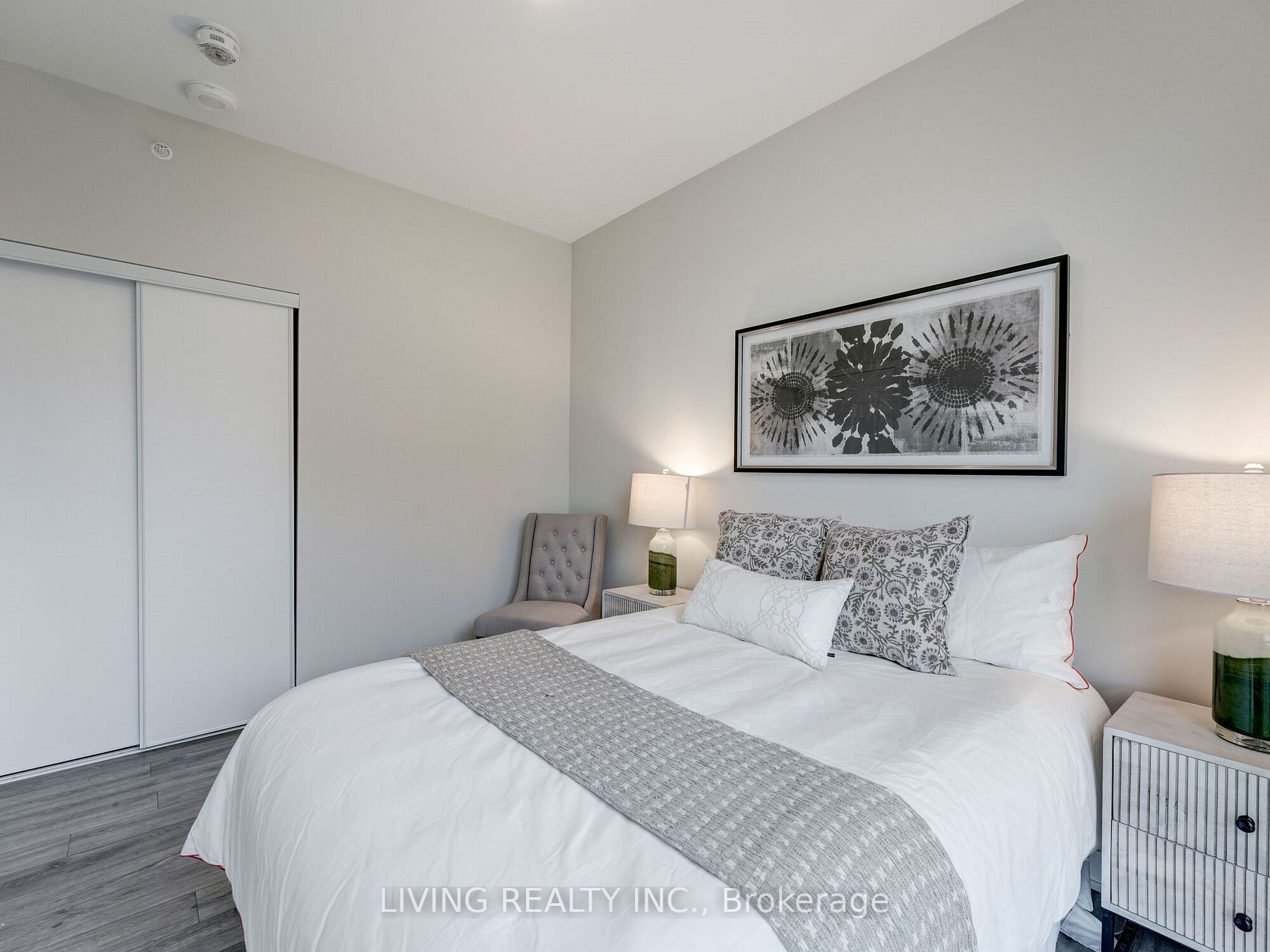 75 Oneida Cres, #804