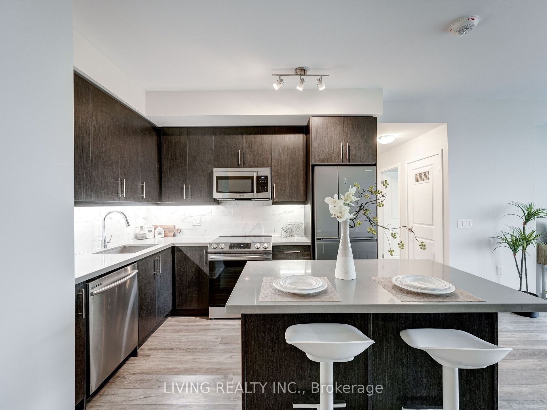 75 Oneida Cres, #804