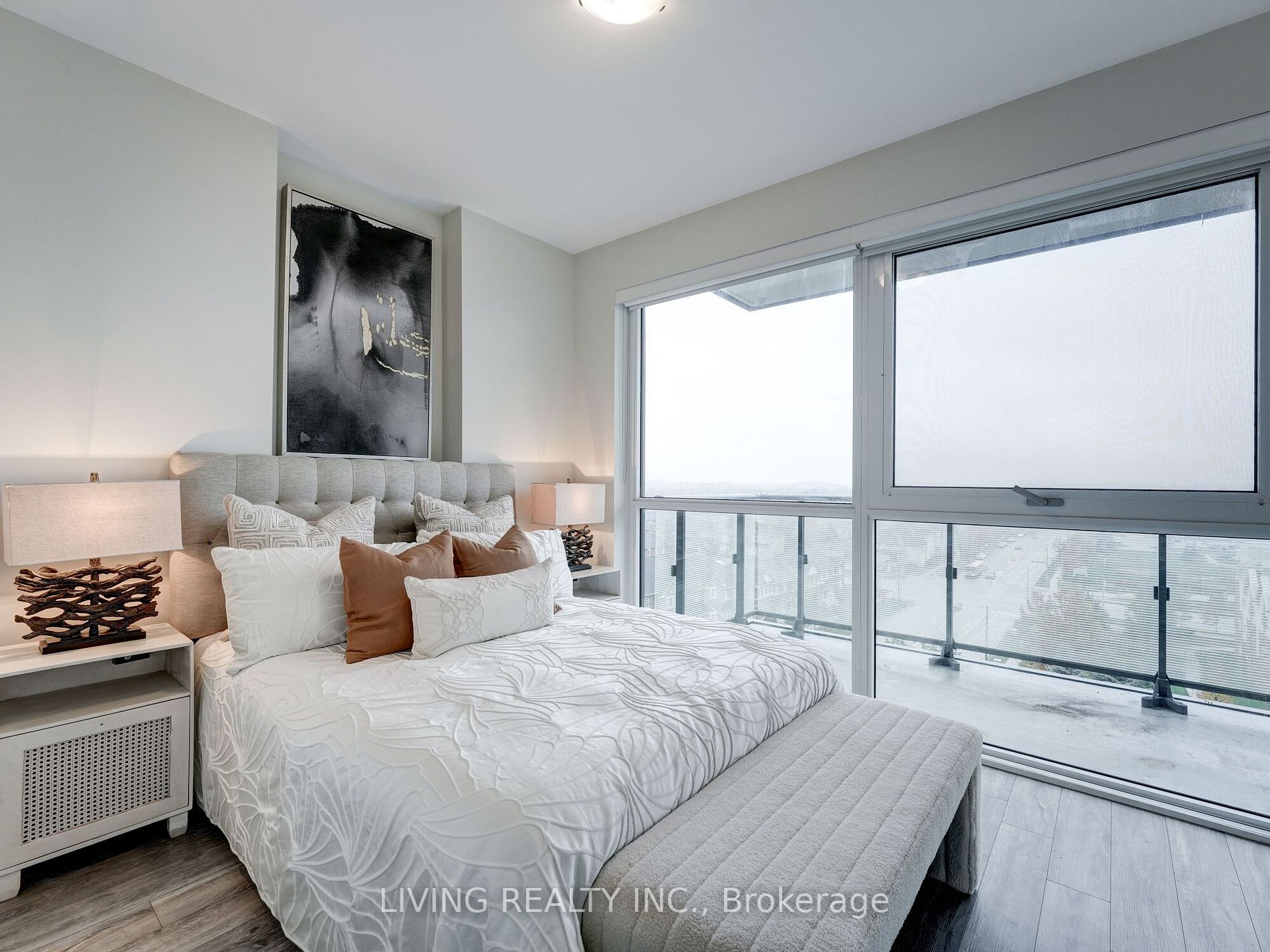75 Oneida Cres, #804
