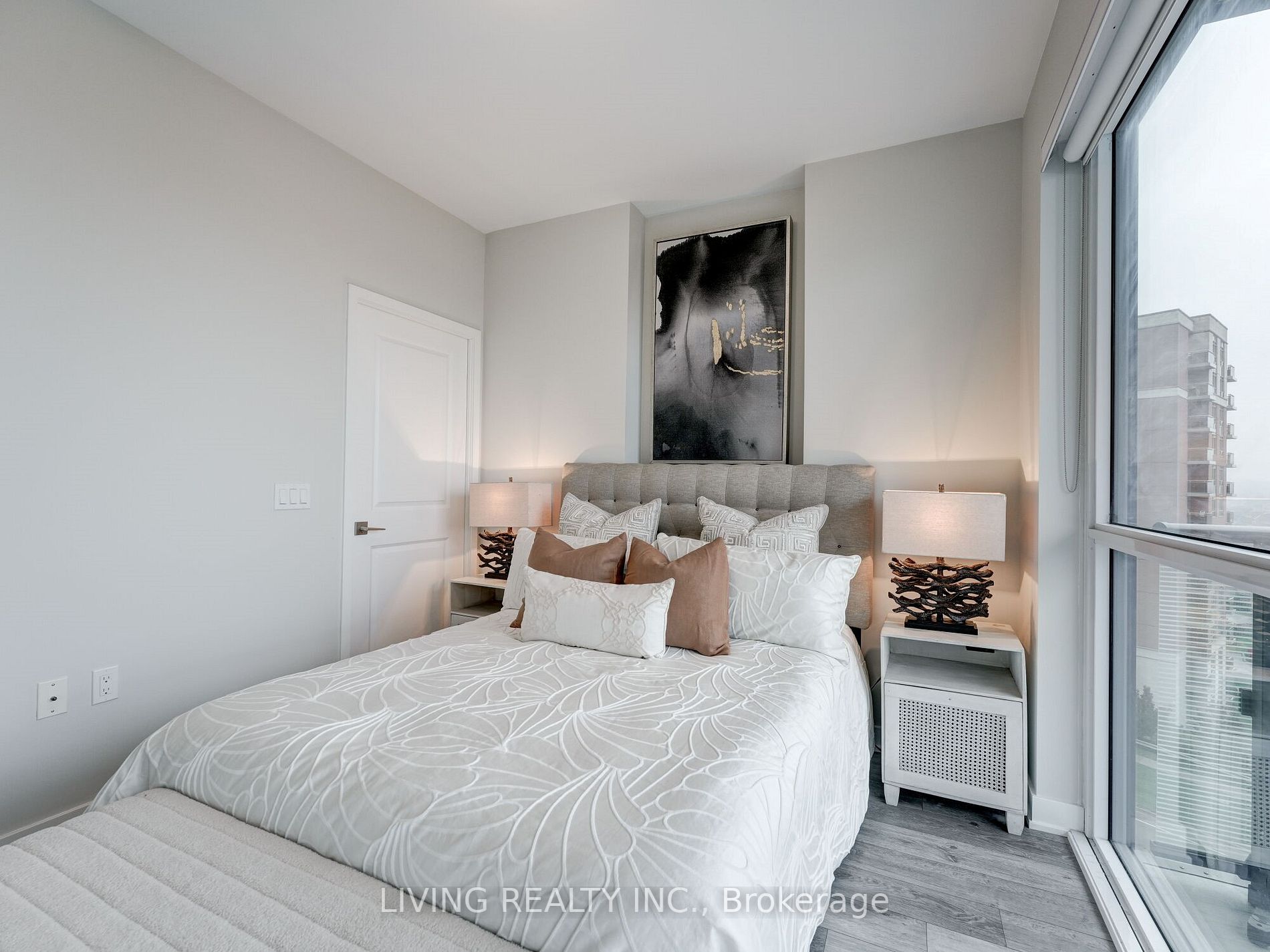 75 Oneida Cres, #804