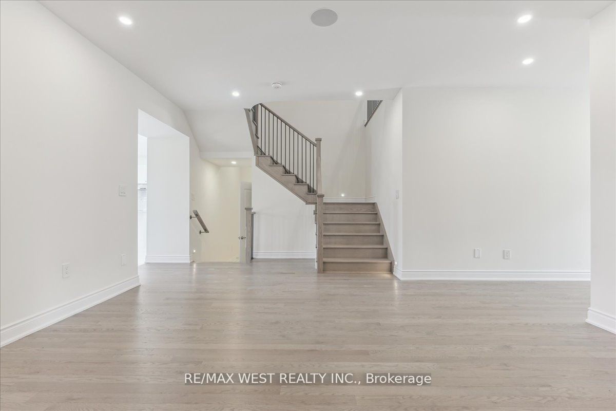 32 Plank Rd