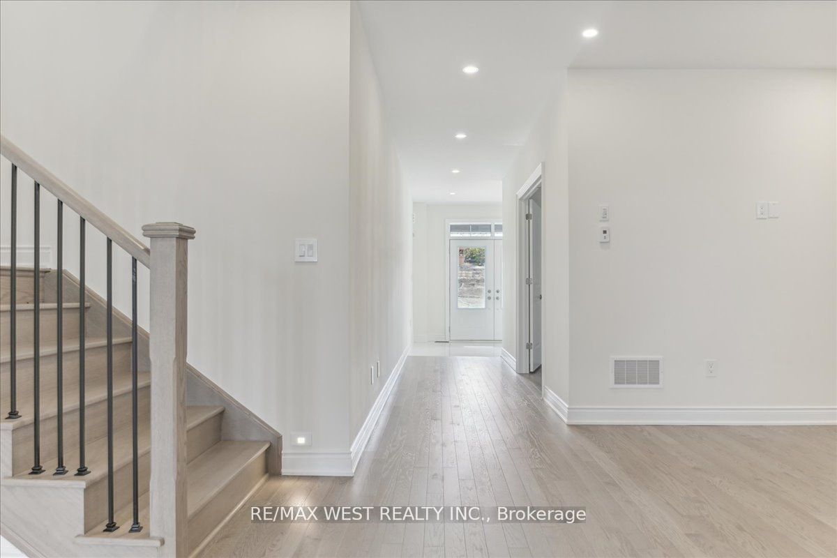 32 Plank Rd