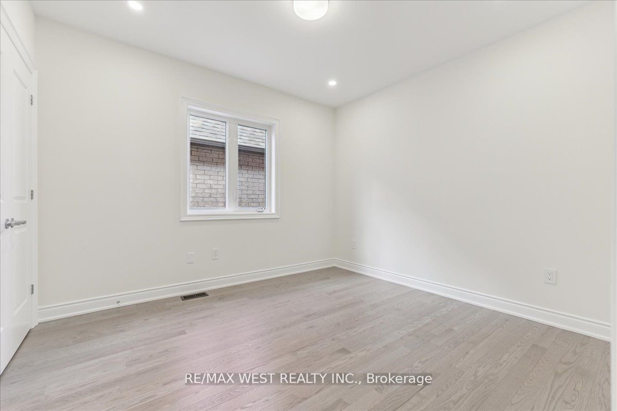32 Plank Rd