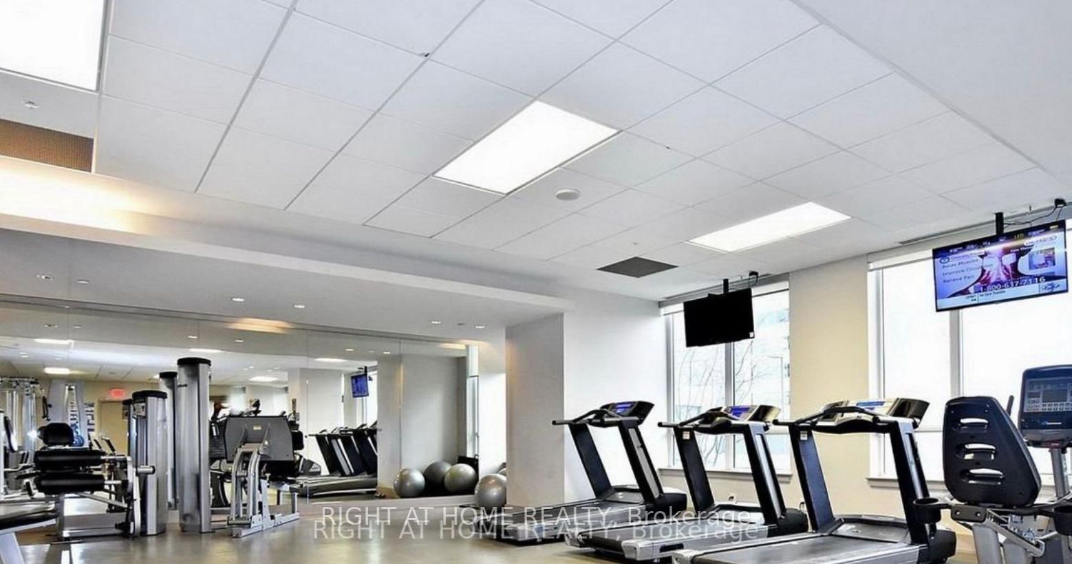 7167 Yonge St, #821