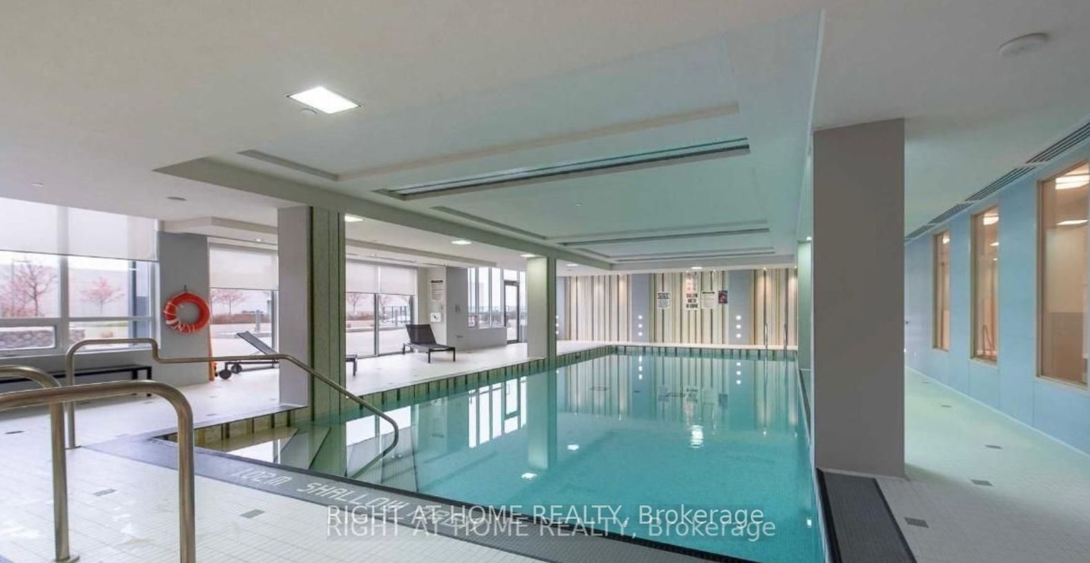 7167 Yonge St, #821